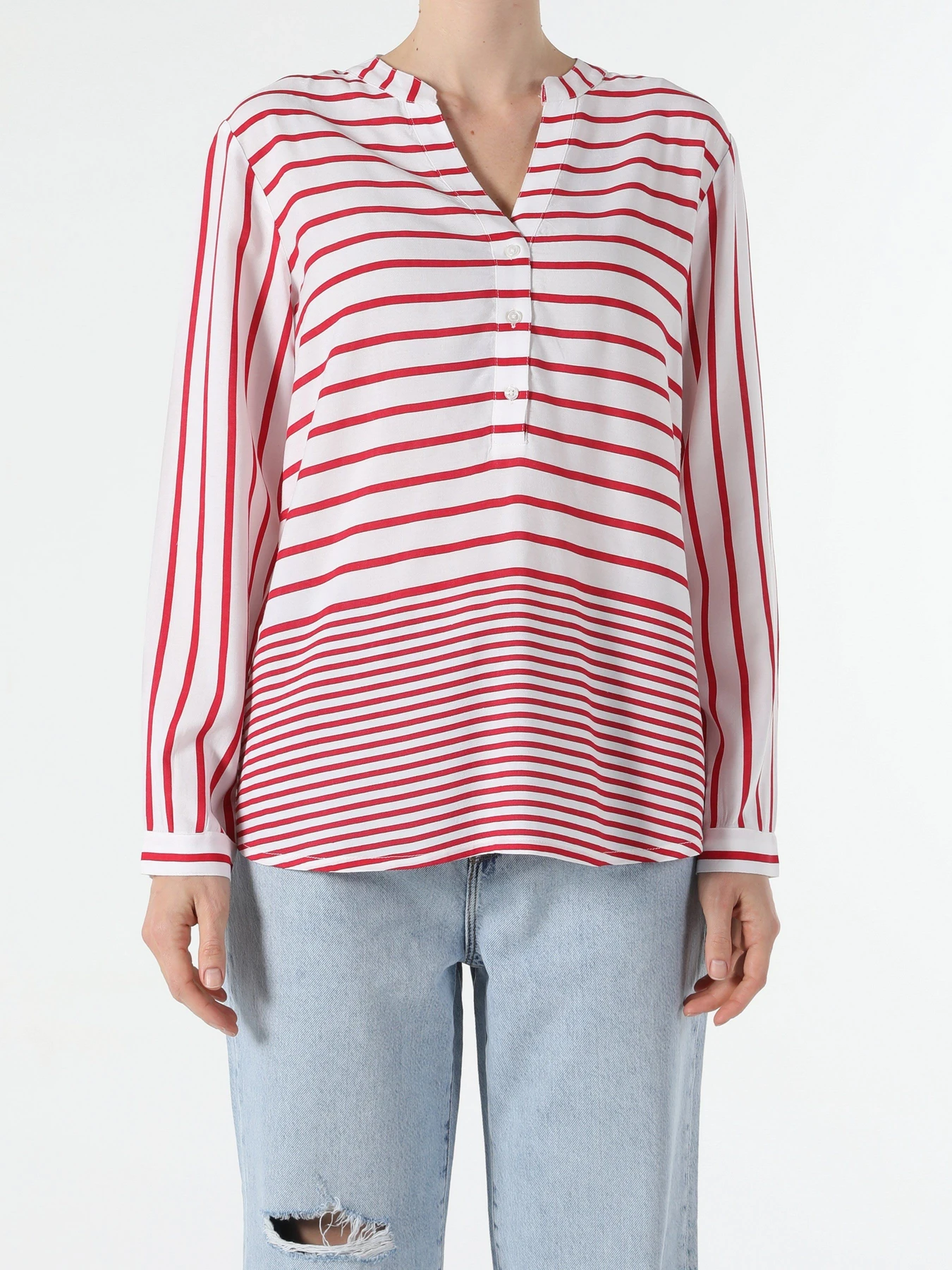 Сорочки Colin’s модель CL1054138RED Сорочки Colin’s модель CL1054138RED Фото