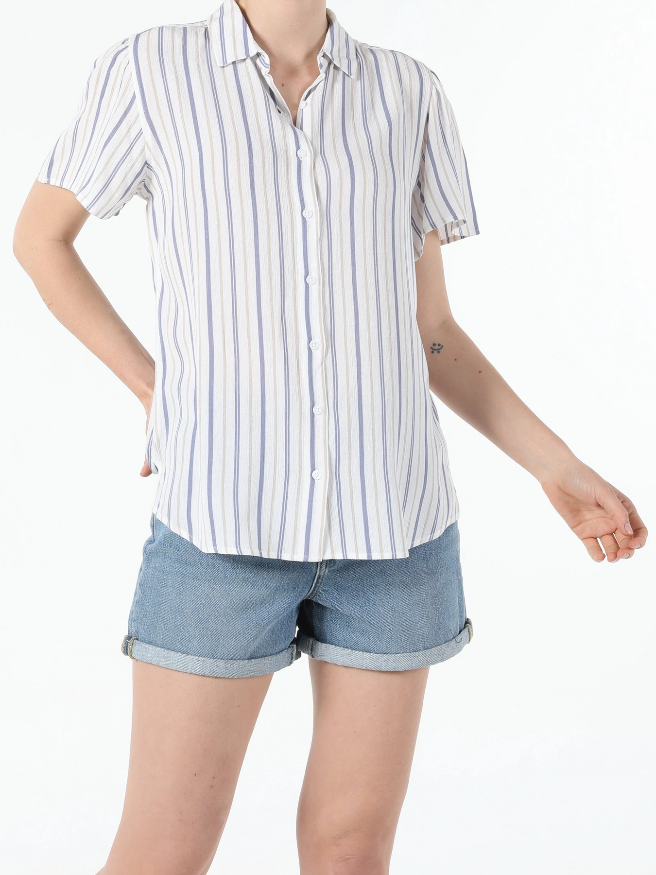 Рубашки Colin’s модель CL1054182WHT Рубашки Colin’s модель CL1054182WHT Фото