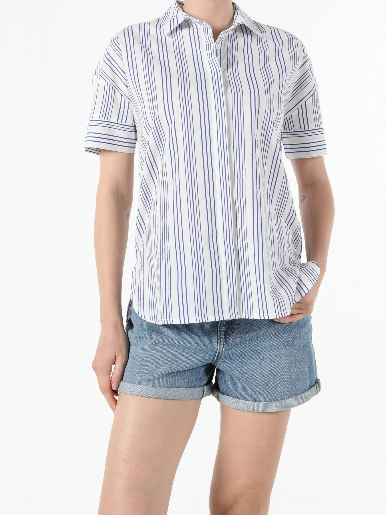 Рубашки Colin’s модель CL1054189WHT Рубашки Colin’s модель CL1054189WHT Фото
