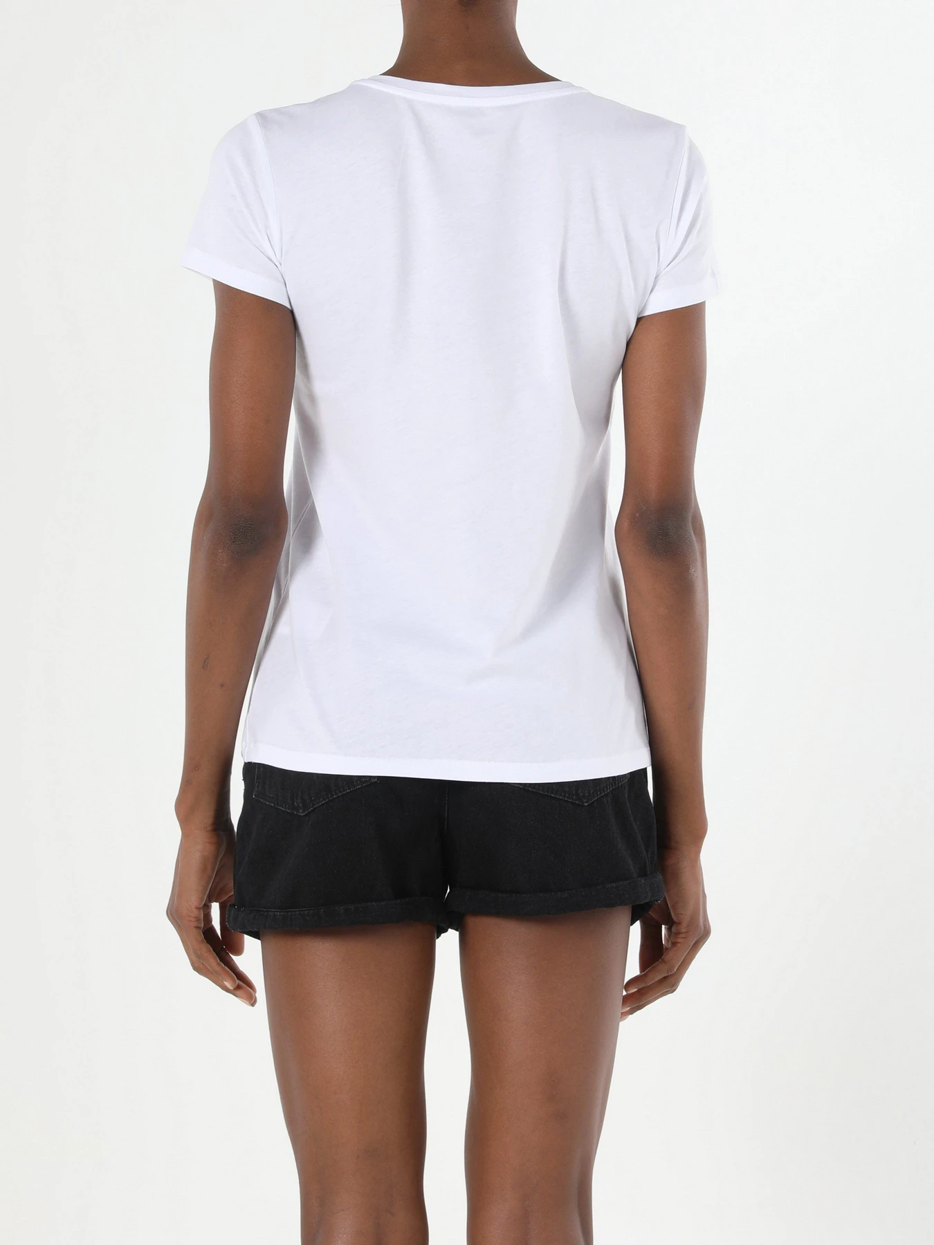 Футболки и поло Colin’s модель CL1056382WHT Футболки и поло Colin’s модель CL1056382WHT Фото