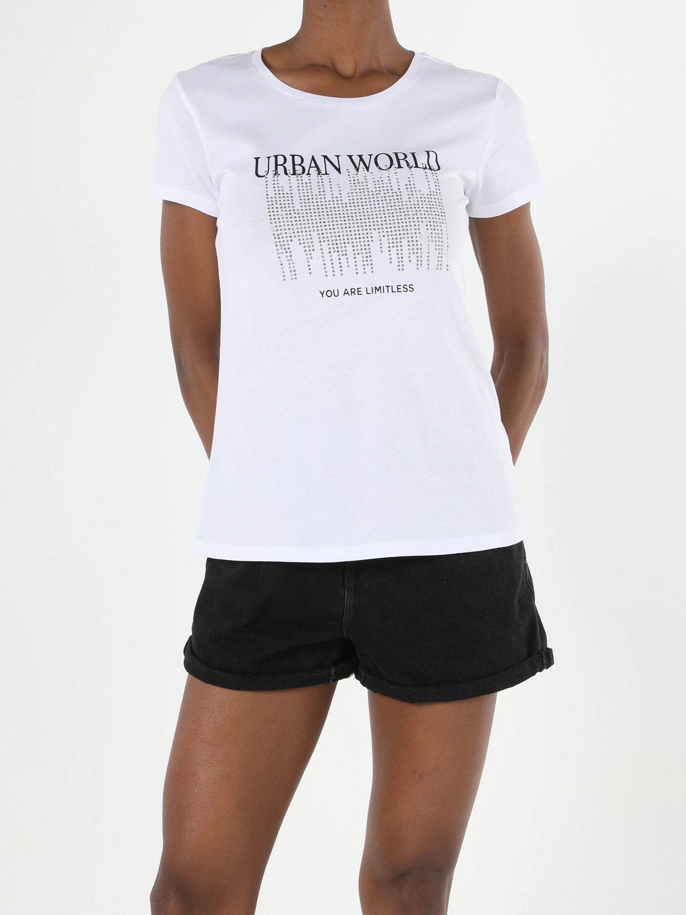 Футболки и поло Colin’s модель CL1056382WHT Футболки и поло Colin’s модель CL1056382WHT Фото