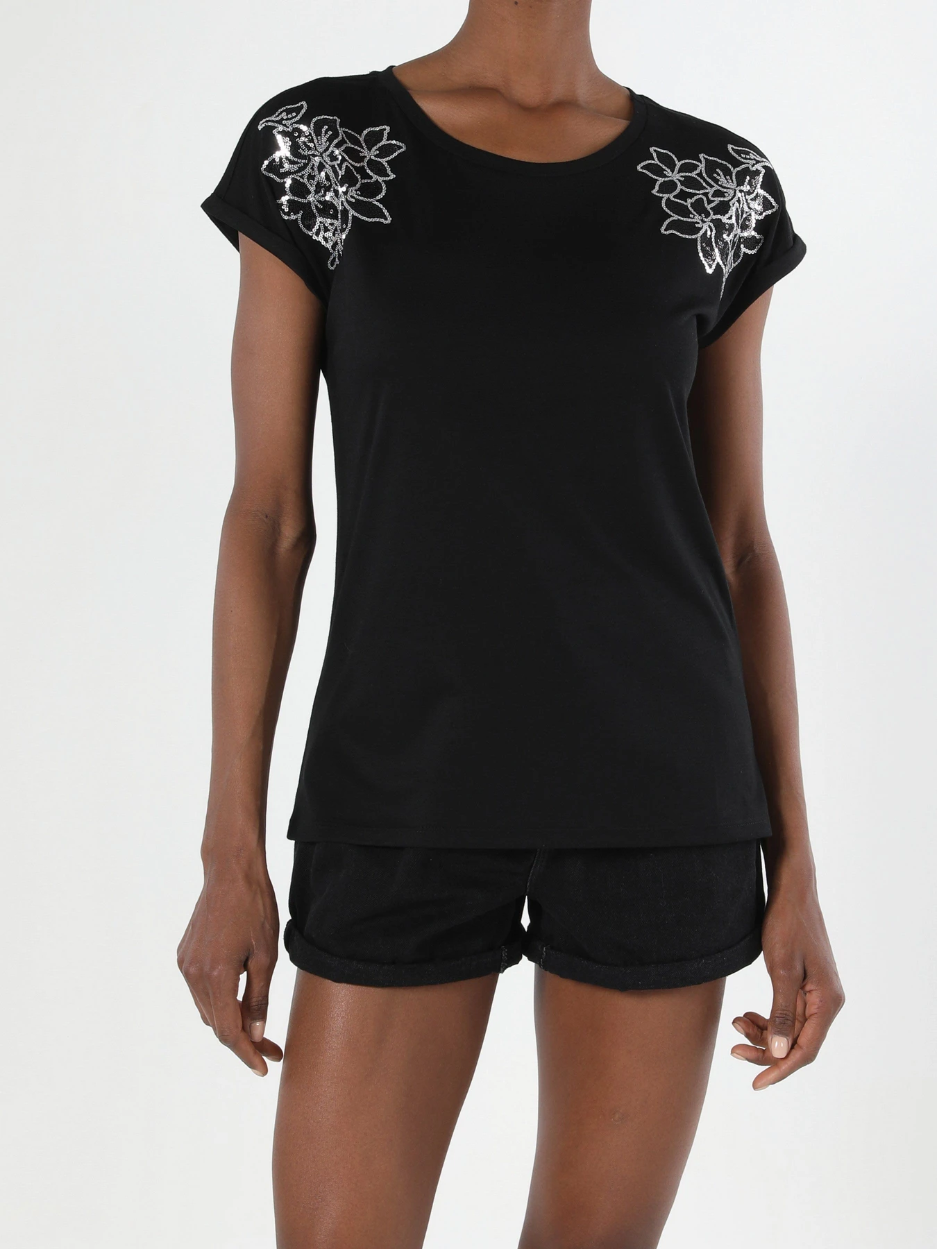 Футболки и поло Colin’s модель CL1056386BLK Футболки и поло Colin’s модель CL1056386BLK Фото