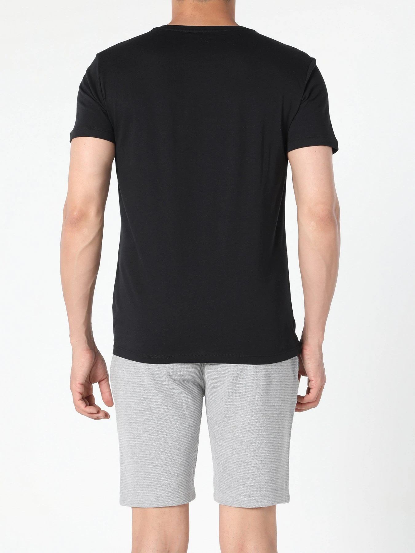 Футболки и поло Colin’s модель CL1056444BLK Футболки и поло Colin’s модель CL1056444BLK Фото