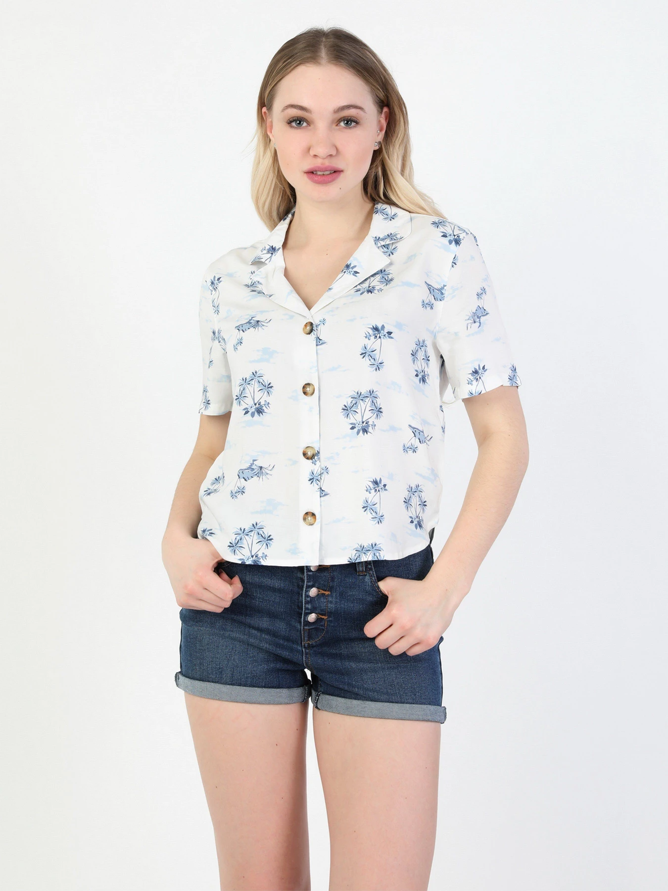 Сорочки Colin’s модель CL1048902WHT Сорочки Colin’s модель CL1048902WHT Фото