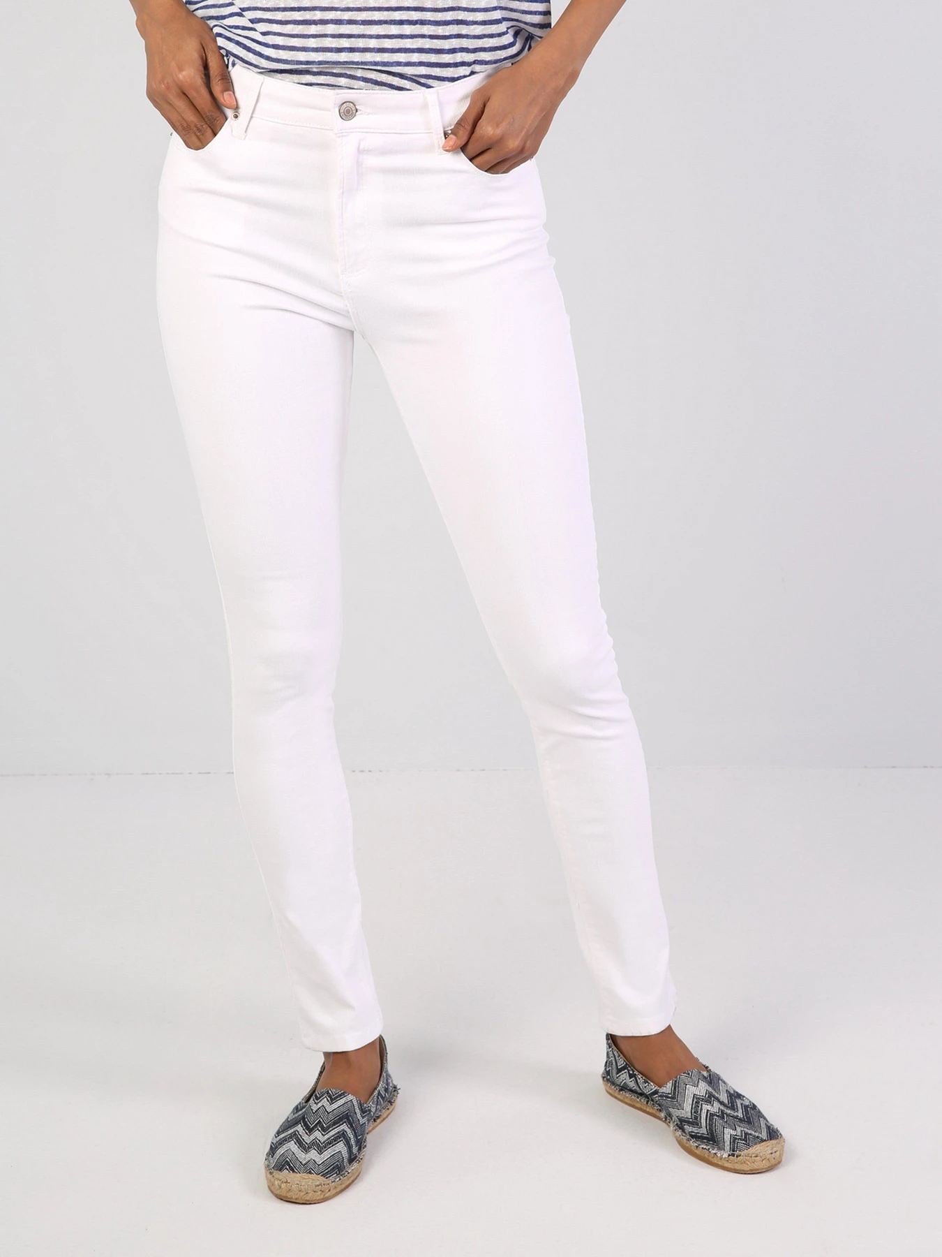 Брюки Colin’s модель CL1042606WHT Брюки Colin’s модель CL1042606WHT Фото