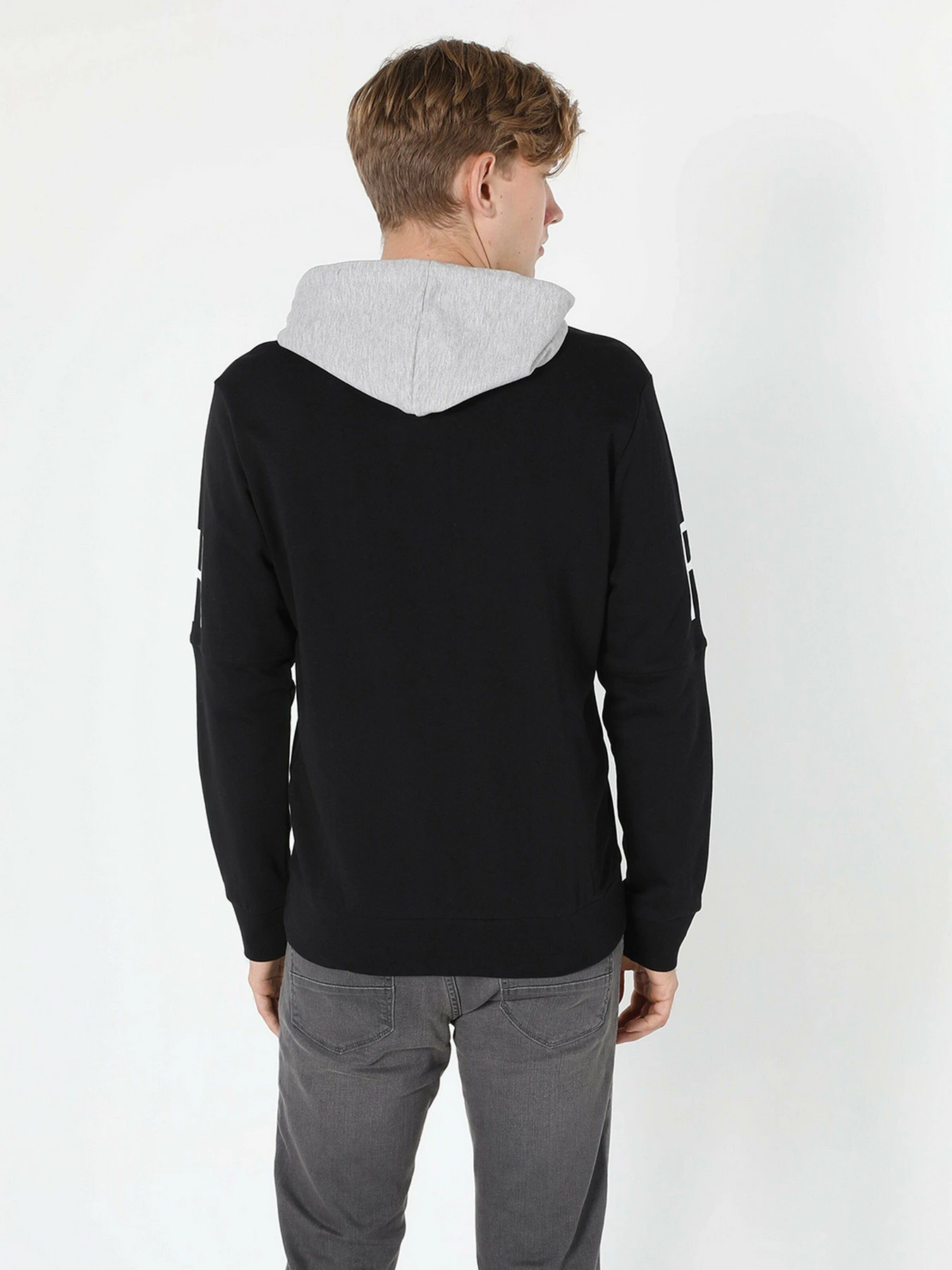 Худи и свитшоты Colin’s модель CL1055409BLK Худи и свитшоты Colin’s модель CL1055409BLK Фото
