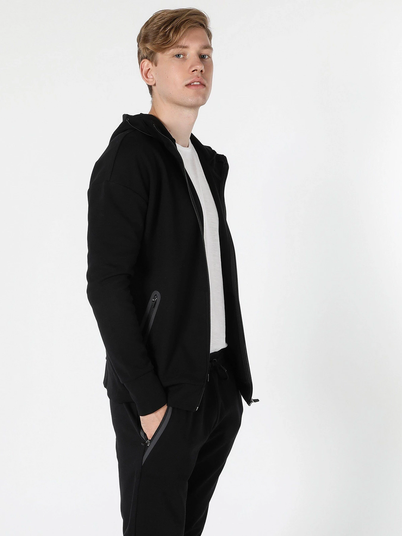 Худи и свитшоты Colin’s модель CL1054842BLK Худи и свитшоты Colin’s модель CL1054842BLK Фото