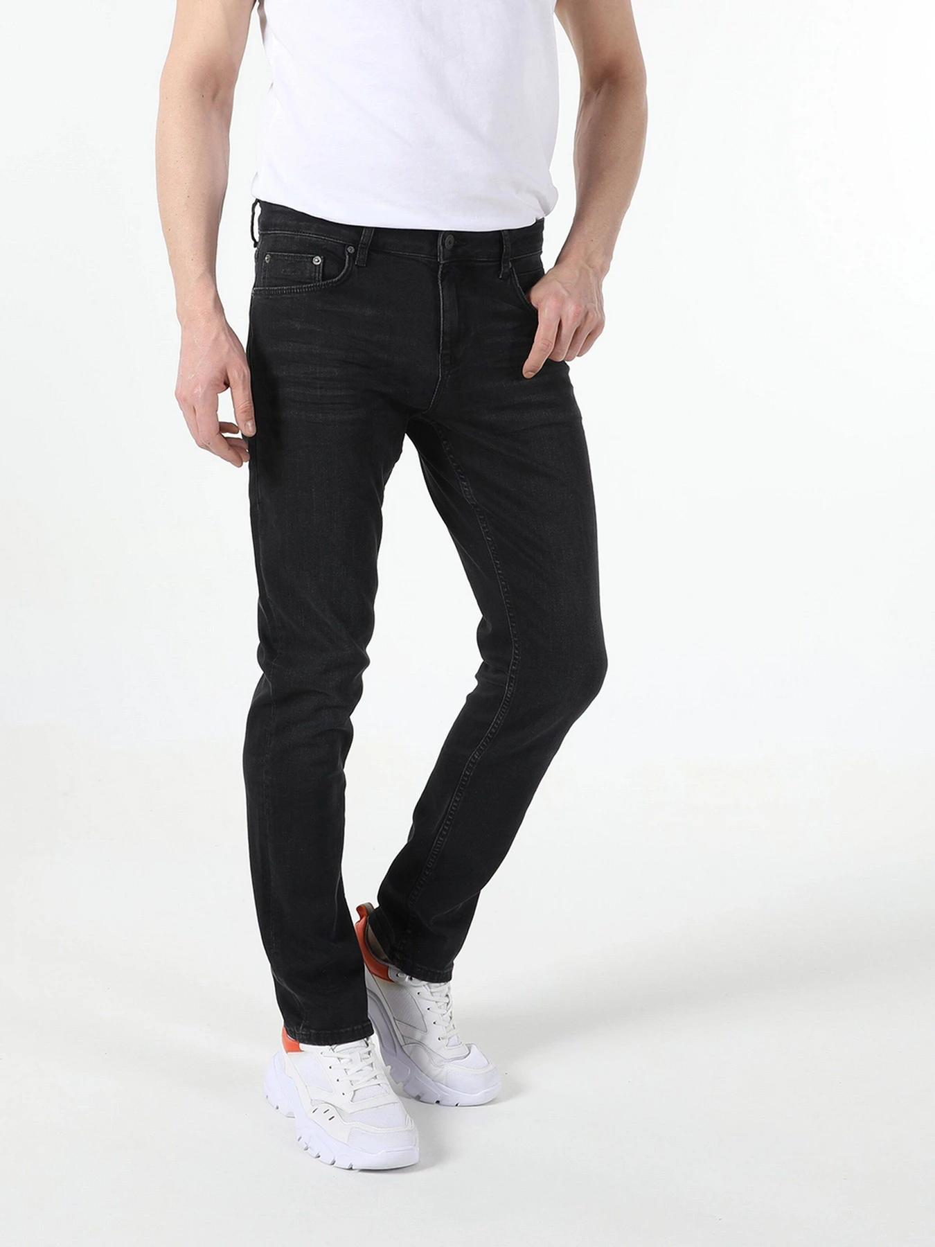 Джинсы Colin’s модель CL1055227DN06939 Джинсы Colin’s модель CL1055227DN06939 Фото