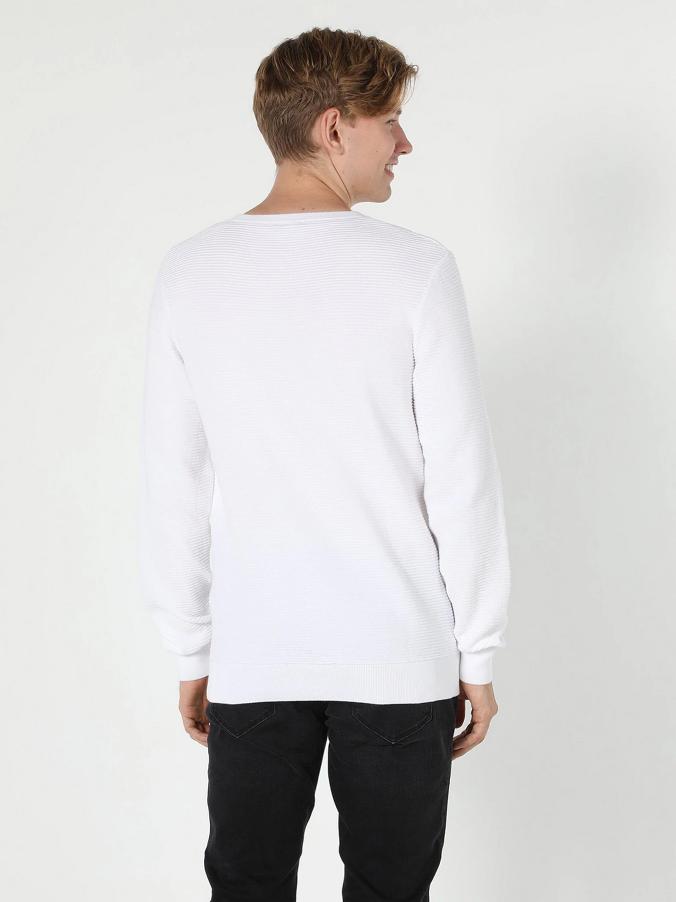 Свитры и кардиганы Colin’s модель CL1056030WHT Свитры и кардиганы Colin’s модель CL1056030WHT Фото