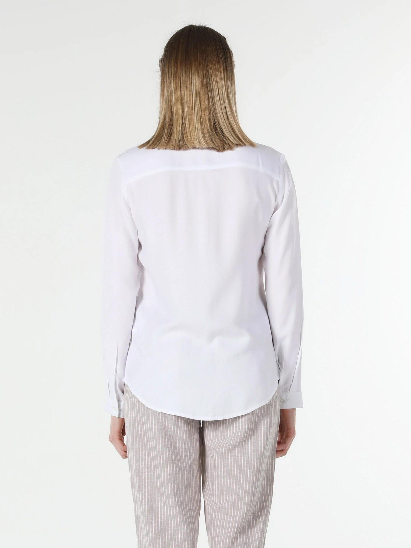 Рубашки Colin’s модель CL1048443WHT Рубашки Colin’s модель CL1048443WHT Фото