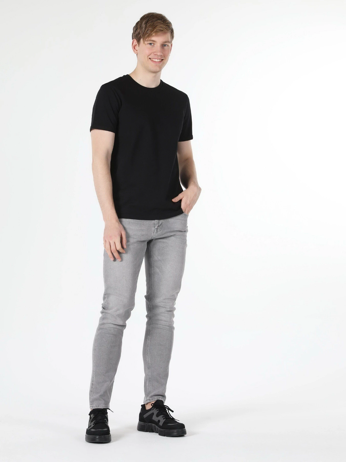 Футболки и поло Colin’s модель CL1057571BLK Футболки и поло Colin’s модель CL1057571BLK Фото