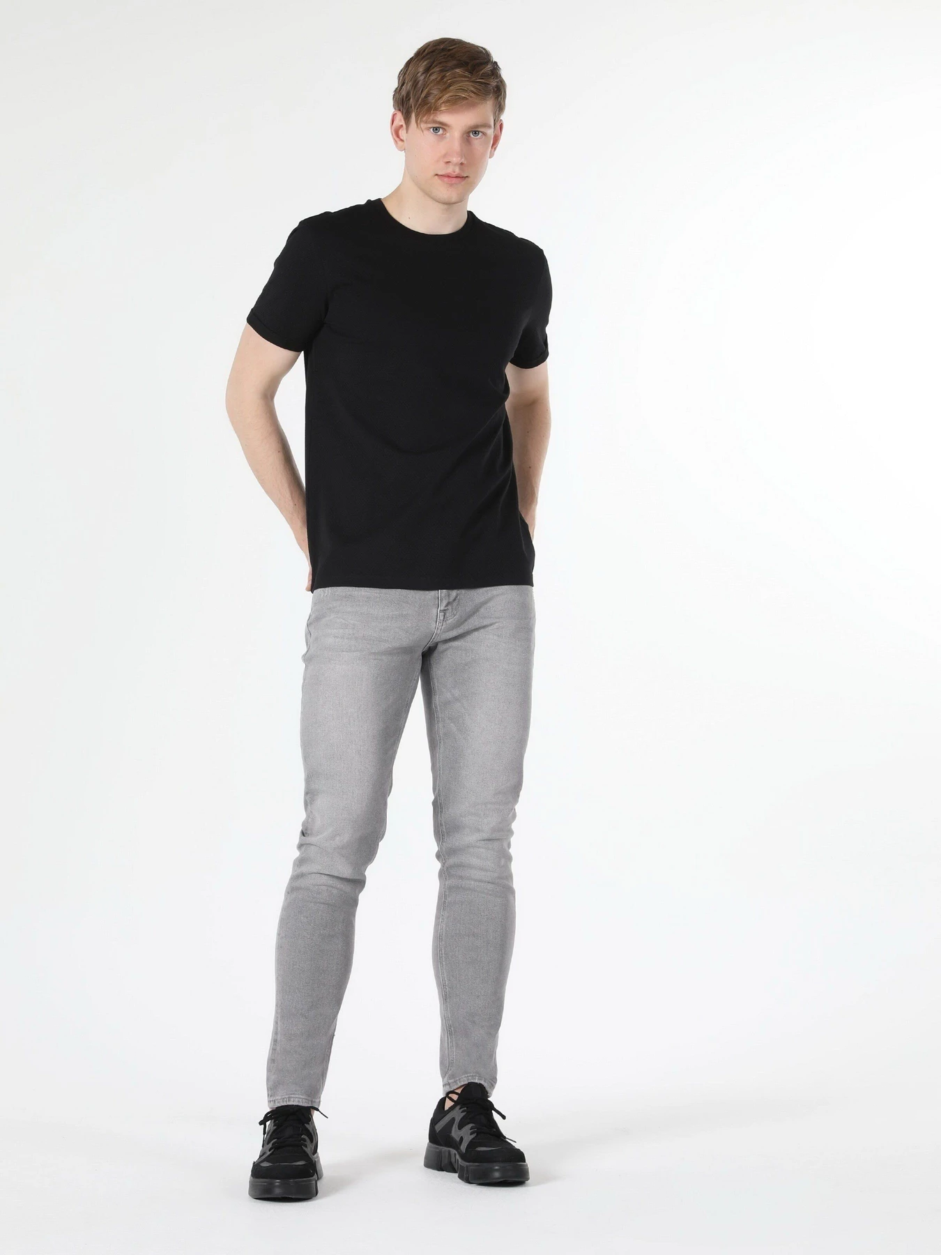 Футболки и поло Colin’s модель CL1057571BLK Футболки и поло Colin’s модель CL1057571BLK Фото