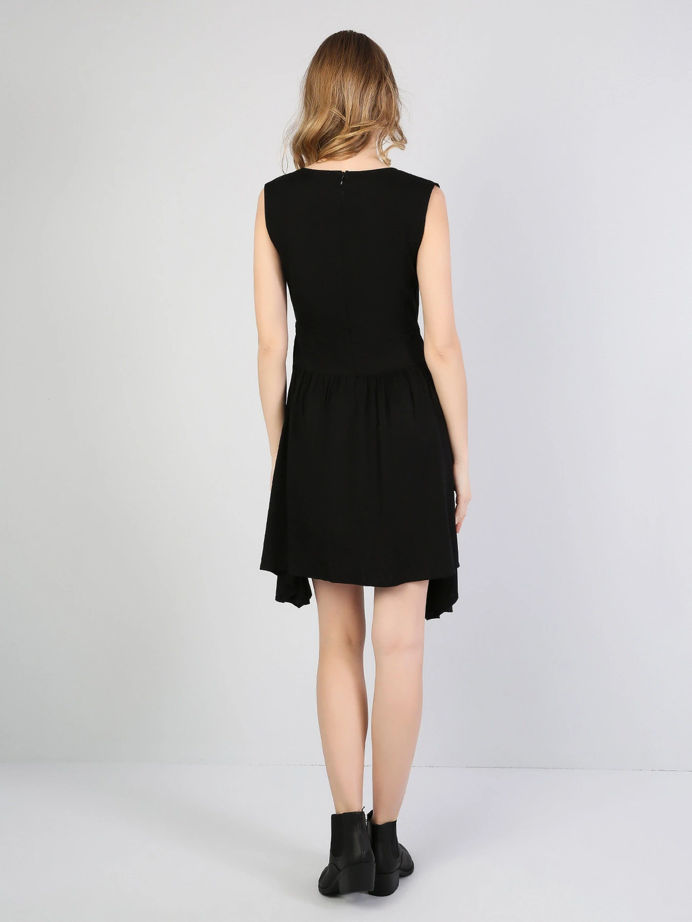 Платья Colin’s модель CL1042206BLK Платья Colin’s модель CL1042206BLK Фото