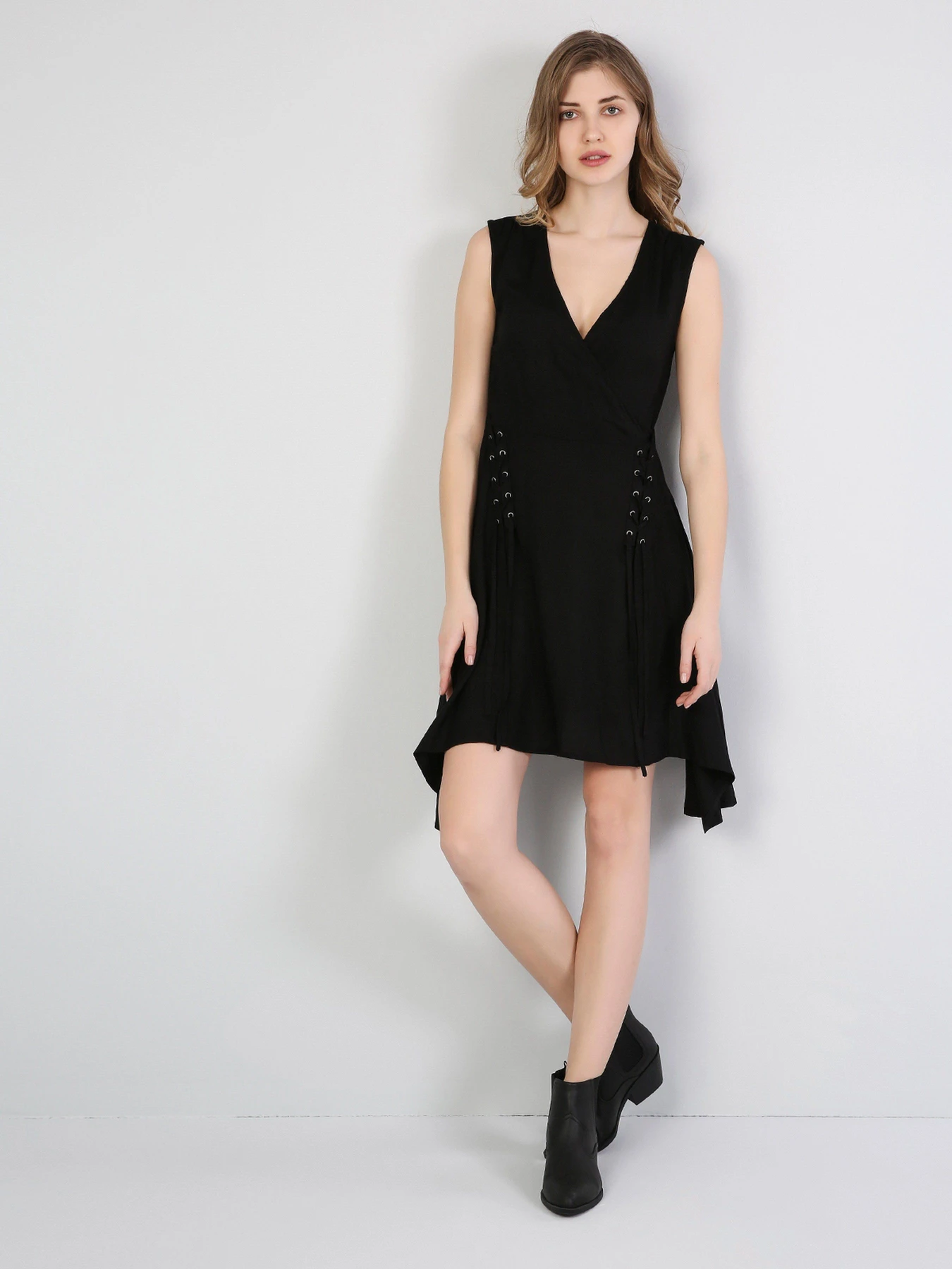 Платья Colin’s модель CL1042206BLK Платья Colin’s модель CL1042206BLK Фото