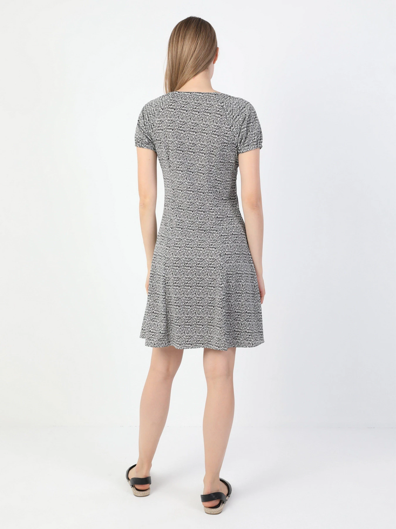 Платья Colin’s модель CL1049537BLK Платья Colin’s модель CL1049537BLK Фото