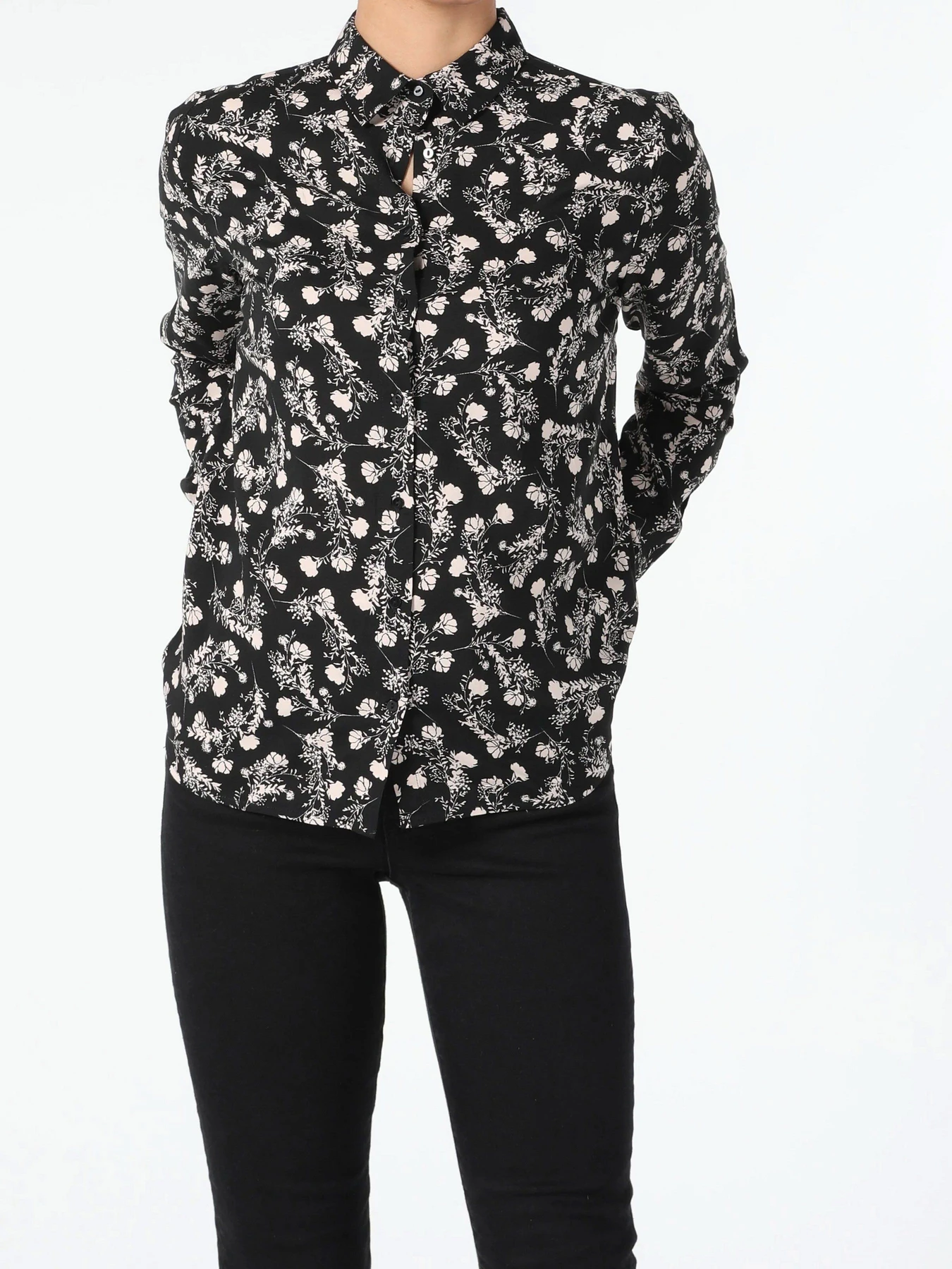Сорочки Colin’s модель CL1055511BLK Сорочки Colin’s модель CL1055511BLK Фото