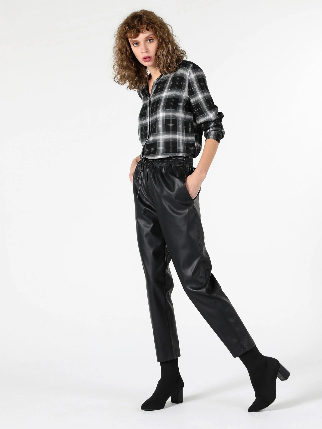 Рубашки Colin’s модель CL1055831BLK Рубашки Colin’s модель CL1055831BLK Фото