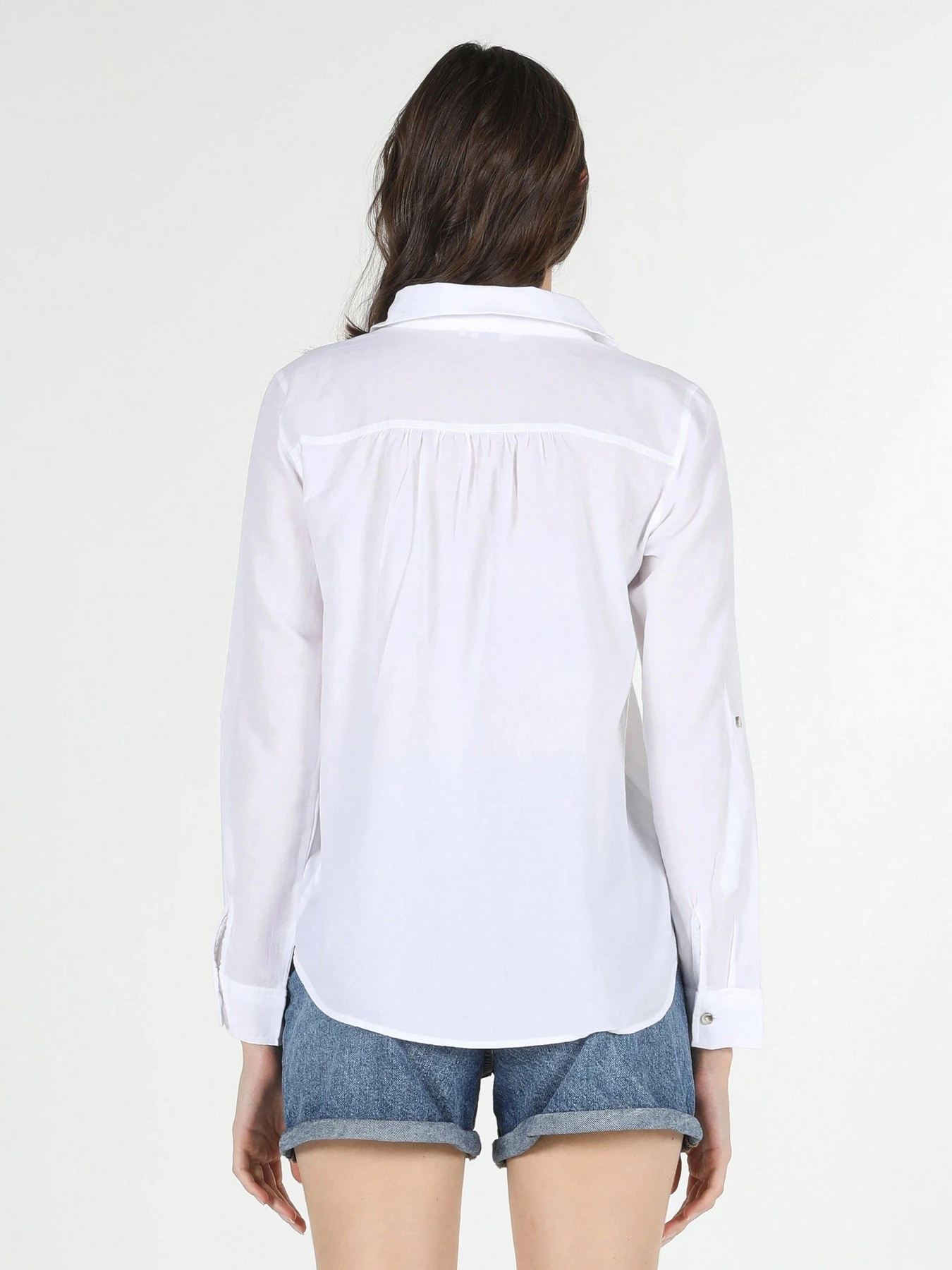 Рубашки Colin’s модель CL1058747WHT Рубашки Colin’s модель CL1058747WHT Фото