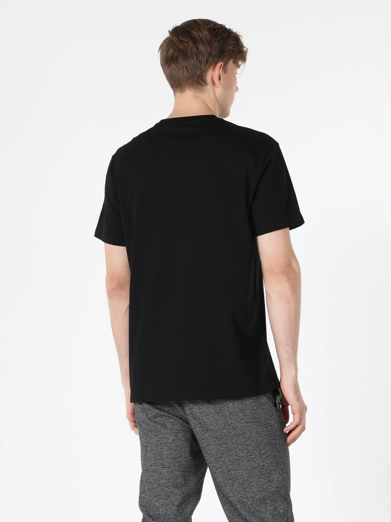 Футболки и поло Colin’s модель CL1057072BLK Футболки и поло Colin’s модель CL1057072BLK Фото