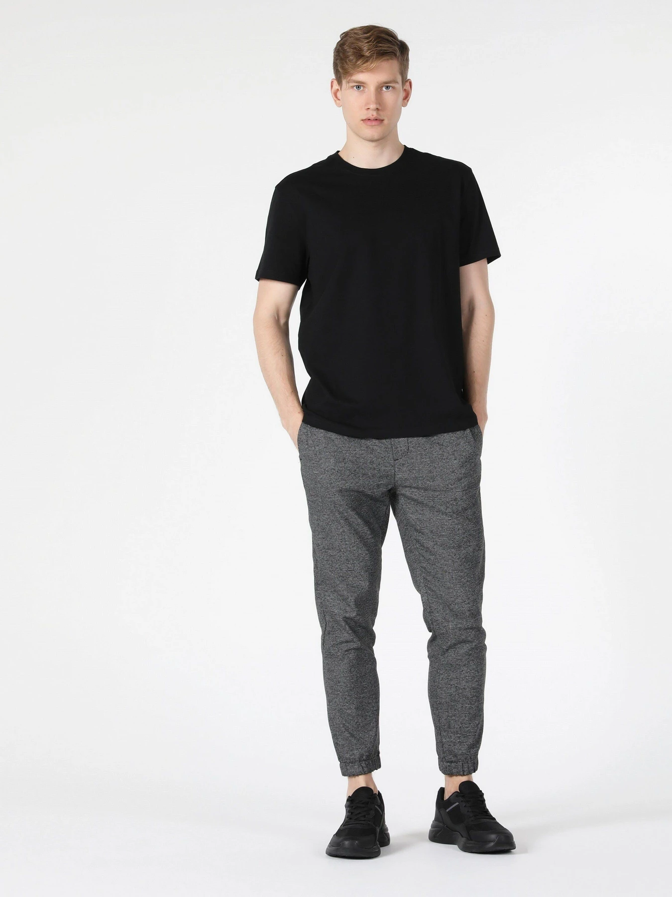 Футболки и поло Colin’s модель CL1057072BLK Футболки и поло Colin’s модель CL1057072BLK Фото