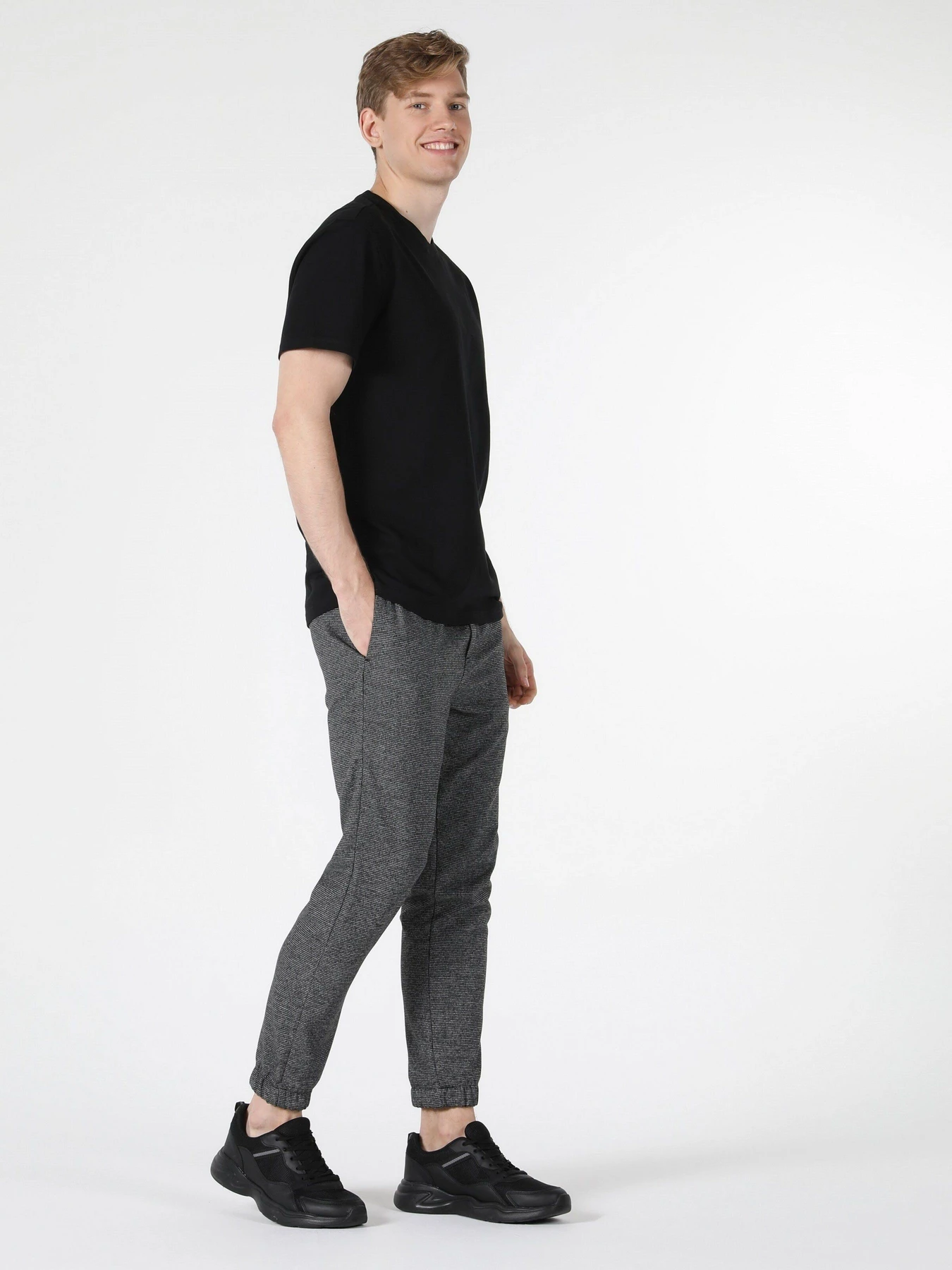 Футболки и поло Colin’s модель CL1057072BLK Футболки и поло Colin’s модель CL1057072BLK Фото