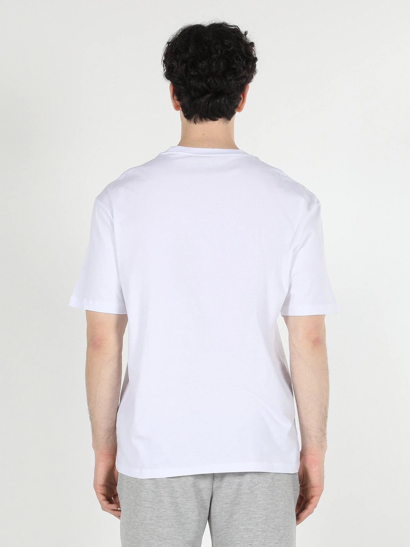 Футболки и поло Colin’s модель CL1058672WHT Футболки и поло Colin’s модель CL1058672WHT Фото