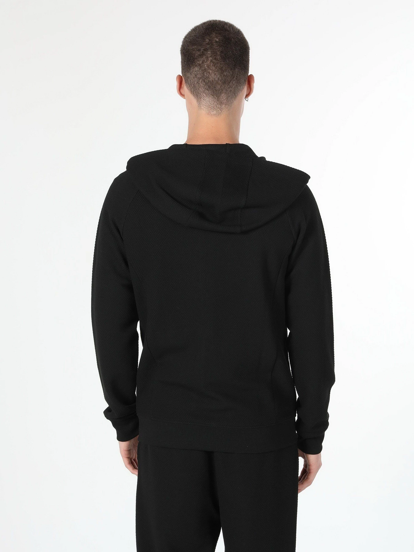 Худи и свитшоты Colin’s модель CL1060263BLK Худи и свитшоты Colin’s модель CL1060263BLK Фото