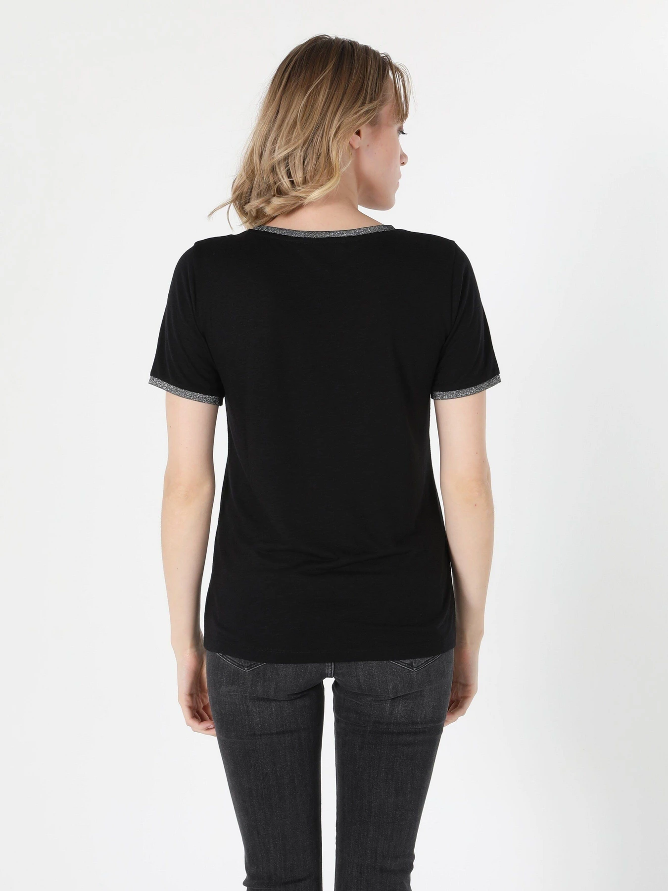 Футболки и поло Colin’s модель CL1055192BLK Футболки и поло Colin’s модель CL1055192BLK Фото