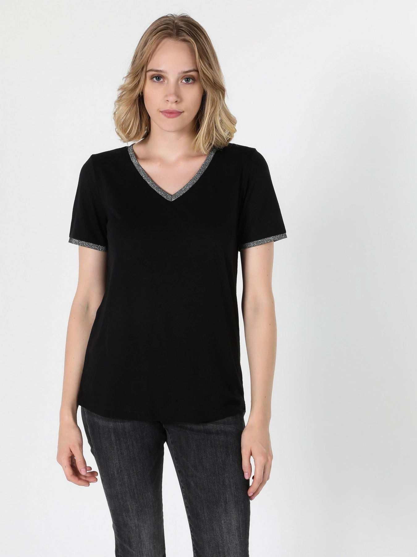Футболки и поло Colin’s модель CL1055192BLK Футболки и поло Colin’s модель CL1055192BLK Фото