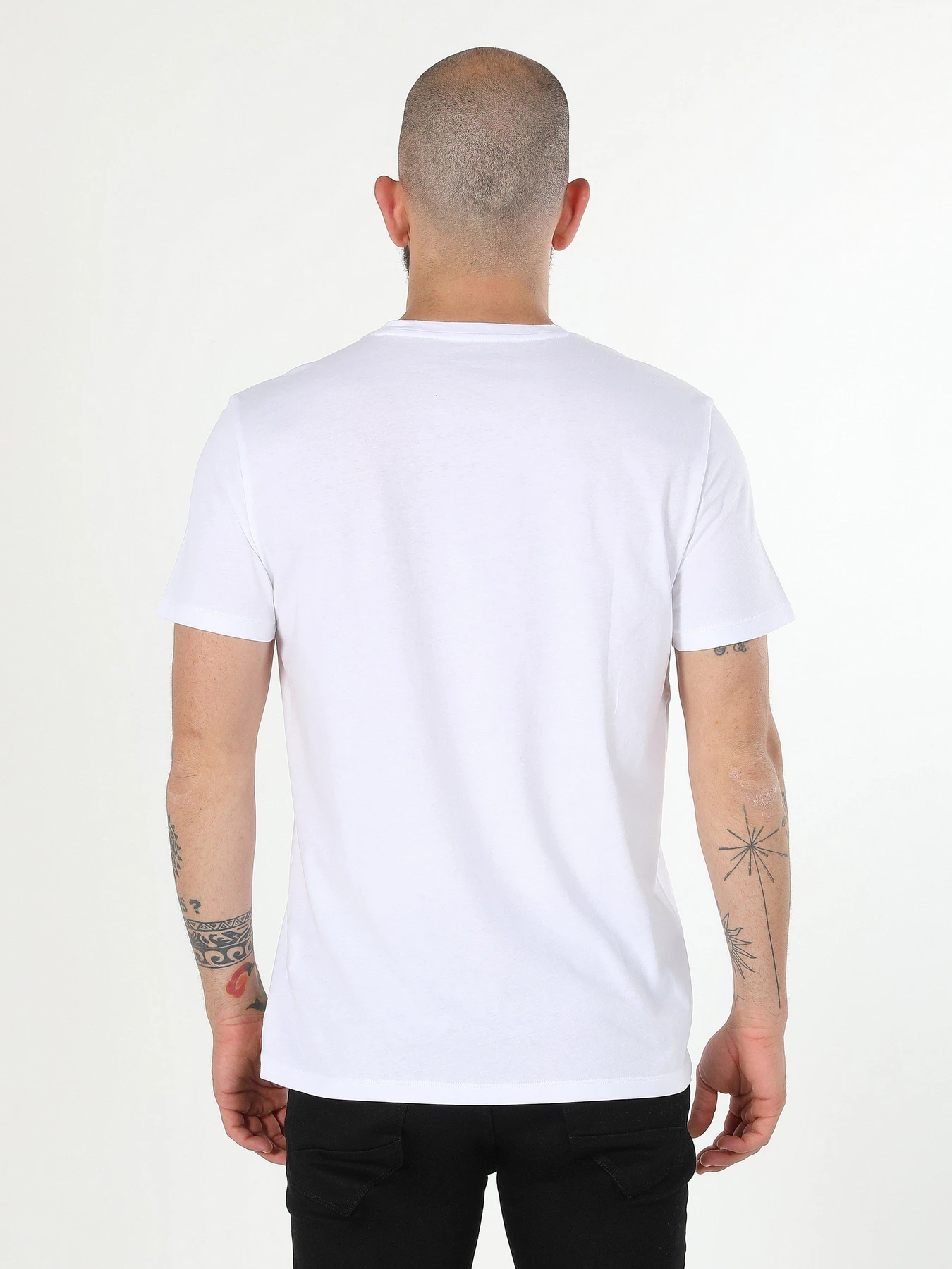 Футболки і поло Colin’s модель CL1059892WHT Футболки і поло Colin’s модель CL1059892WHT Фото