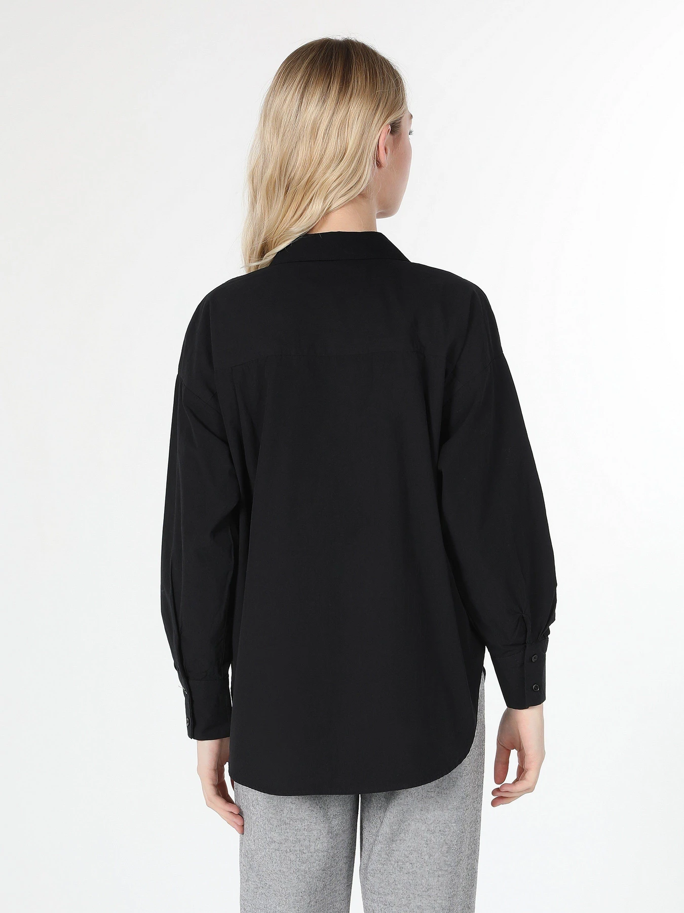 Рубашки Colin’s модель CL1060253BLK Рубашки Colin’s модель CL1060253BLK Фото