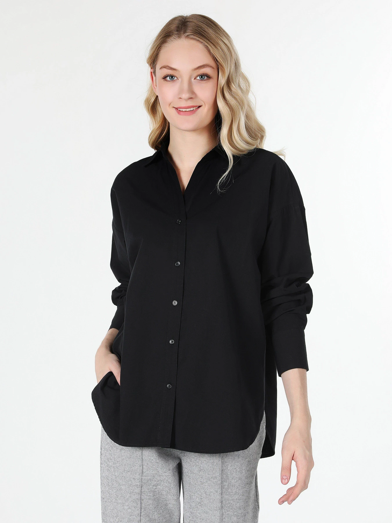 Рубашки Colin’s модель CL1060253BLK Рубашки Colin’s модель CL1060253BLK Фото