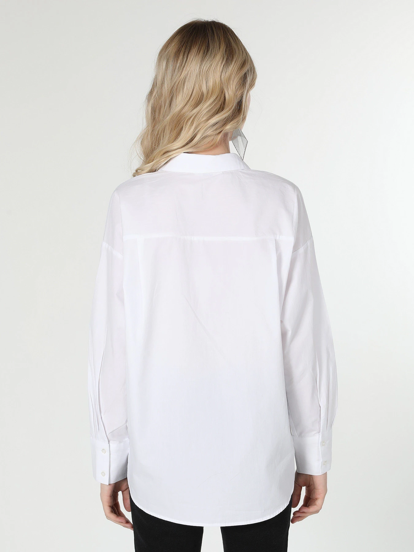 Сорочки Colin’s модель CL1060253WHT Сорочки Colin’s модель CL1060253WHT Фото