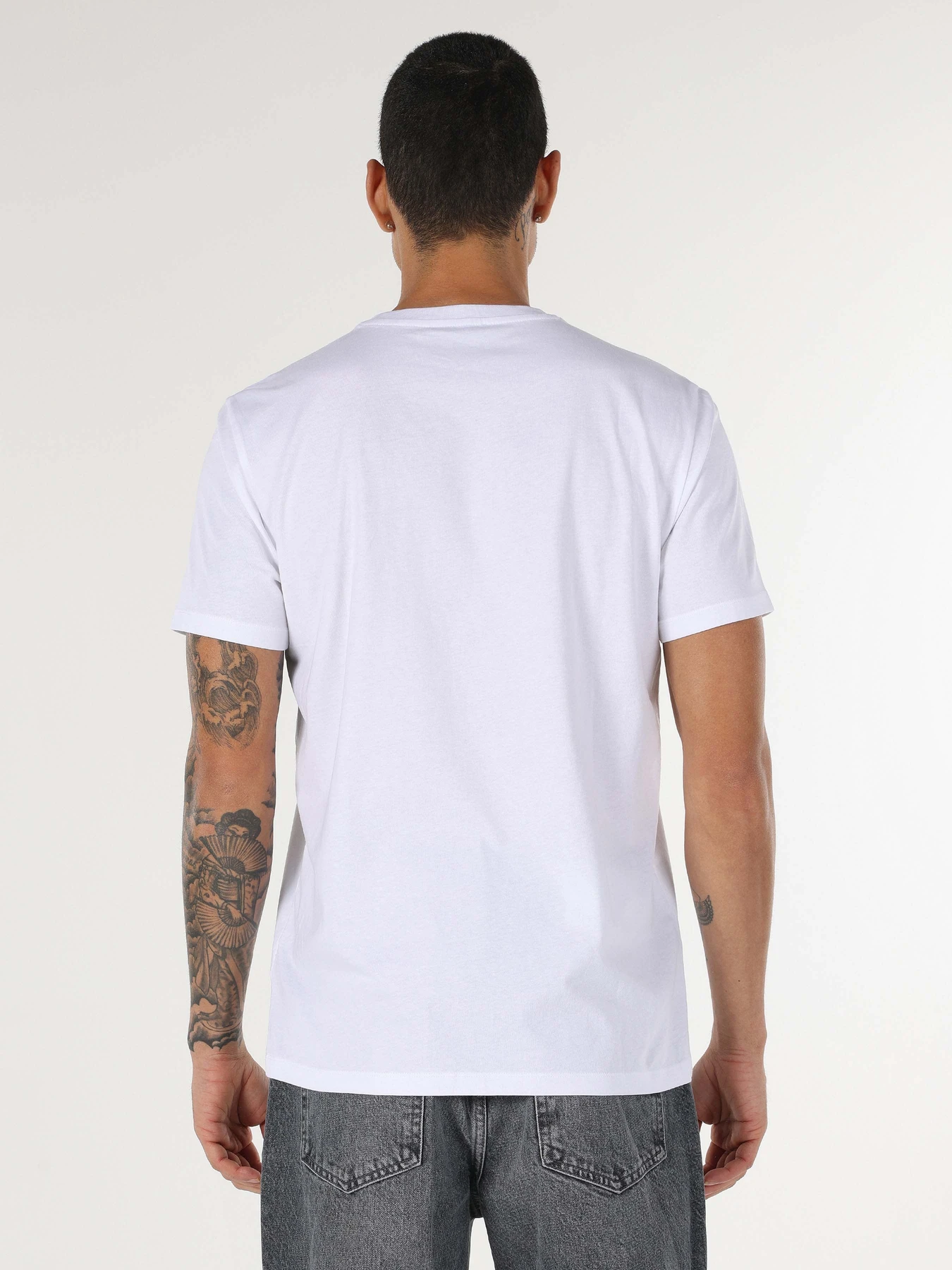 Футболки и поло Colin’s модель CL1061808WHT Футболки и поло Colin’s модель CL1061808WHT Фото