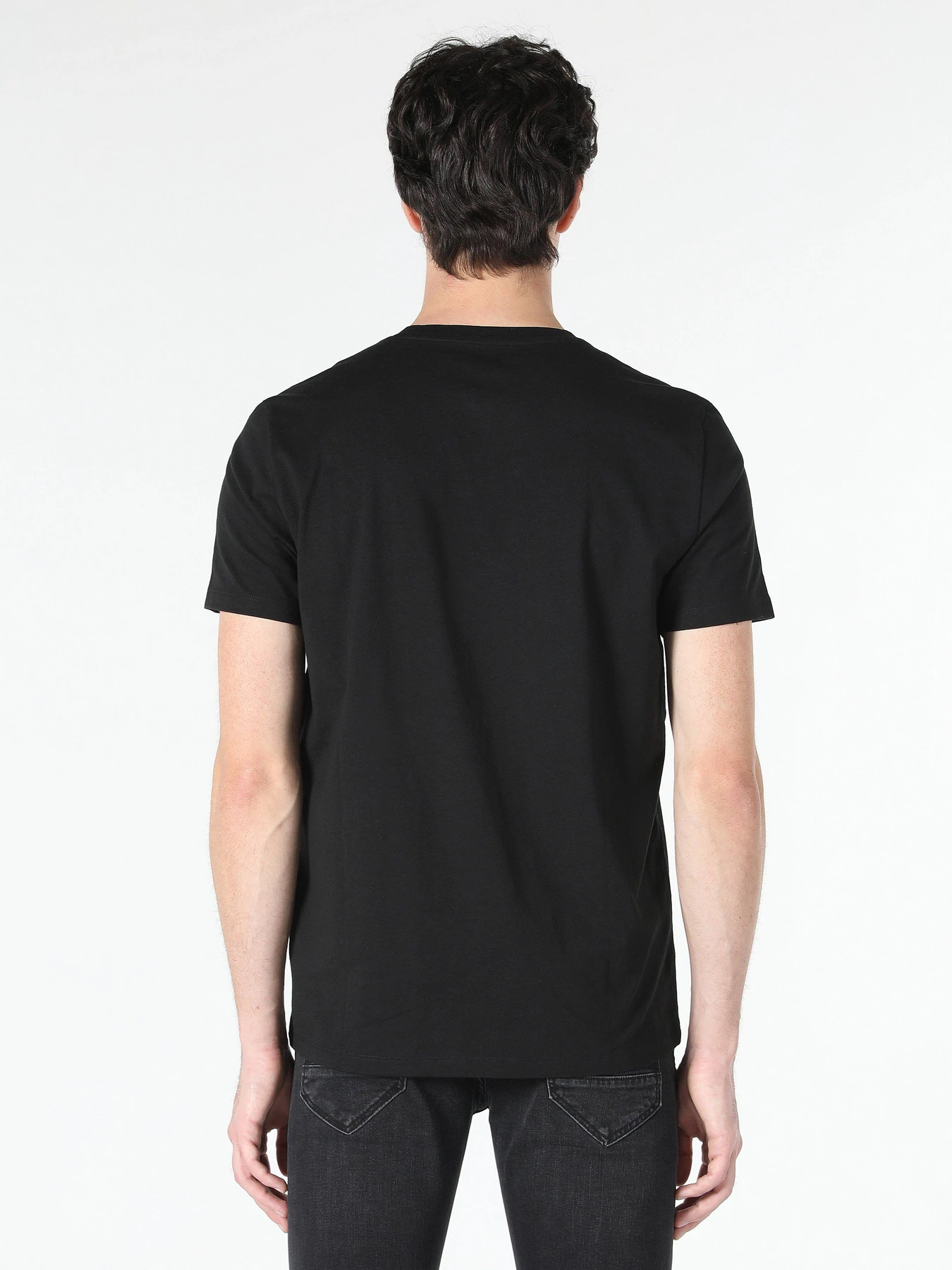 Футболки и поло Colin’s модель CL1062493BLK Футболки и поло Colin’s модель CL1062493BLK Фото