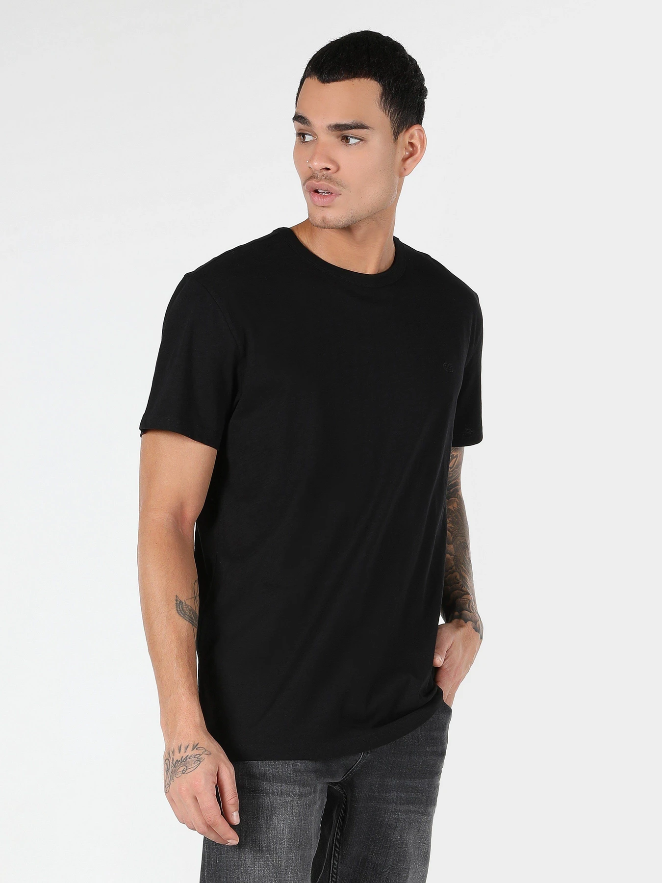 Футболки и поло Colin’s модель CL1062941BLK Футболки и поло Colin’s модель CL1062941BLK Фото