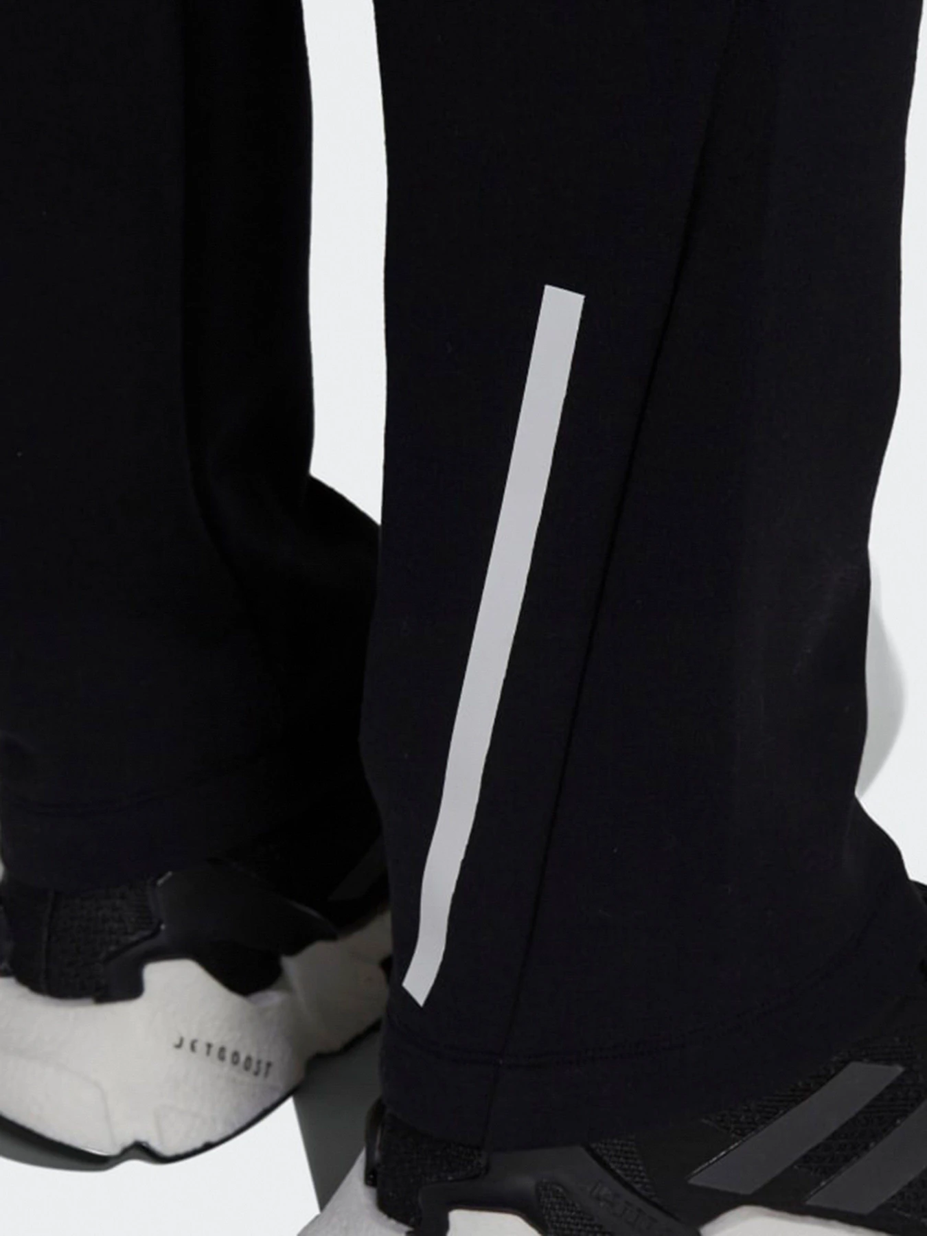 Брюки Adidas ZNE PANT модель GT9781 Брюки Adidas ZNE PANT модель GT9781 Фото