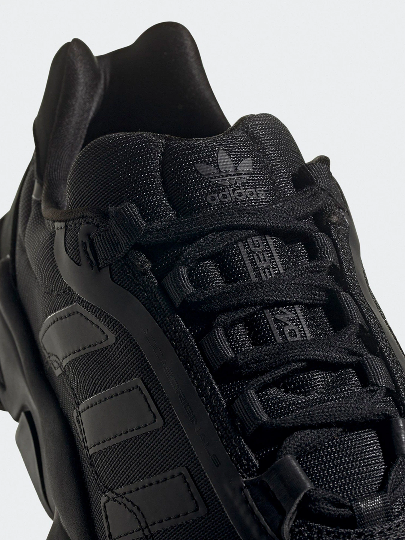 Кроссовки Adidas OZWEEGO Pure Originals модель H04216 Кроссовки Adidas OZWEEGO Pure Originals модель H04216 Фото