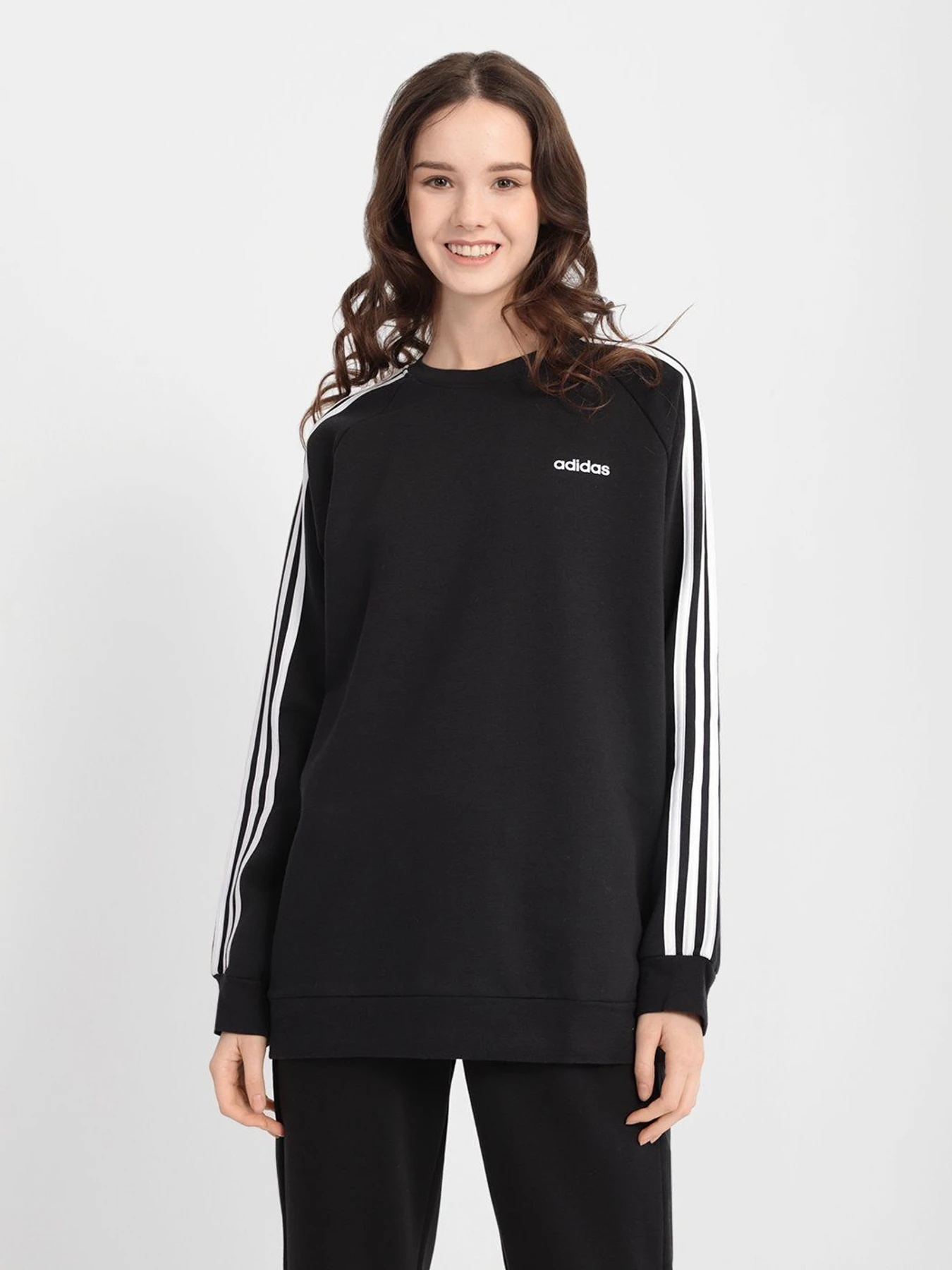 Худи и свитшоты Adidas Essentials Bf Crew модель FN5782 Худи и свитшоты Adidas Essentials Bf Crew модель FN5782 Фото