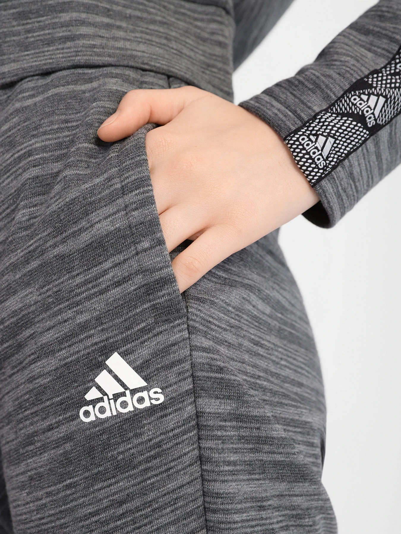 Брюки Adidas Essentials Tape модель GE1132 Брюки Adidas Essentials Tape модель GE1132 Фото