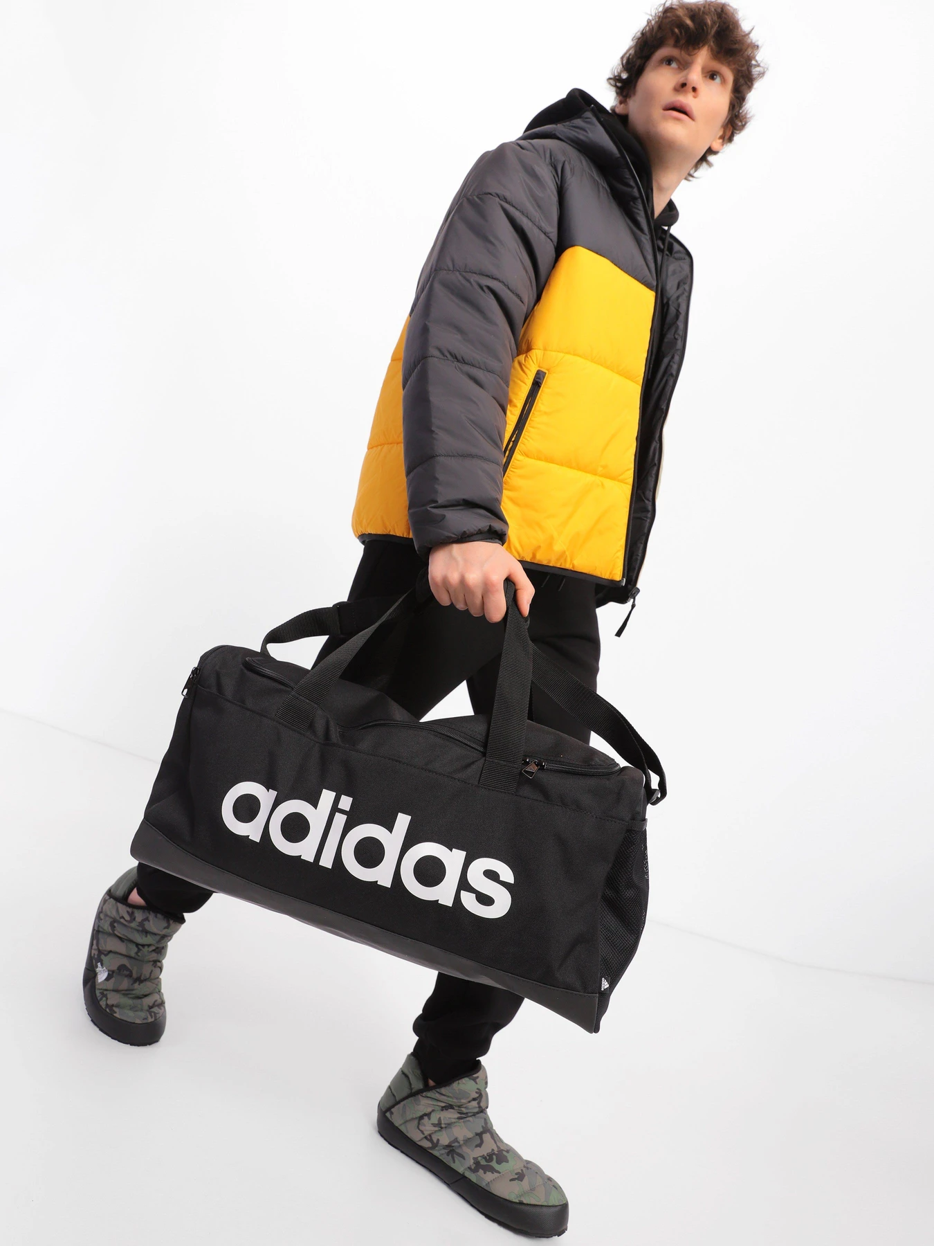 Дорожные сумки и чемоданы Adidas Essentials модель GN2038 Дорожные сумки и чемоданы Adidas Essentials модель GN2038 Фото
