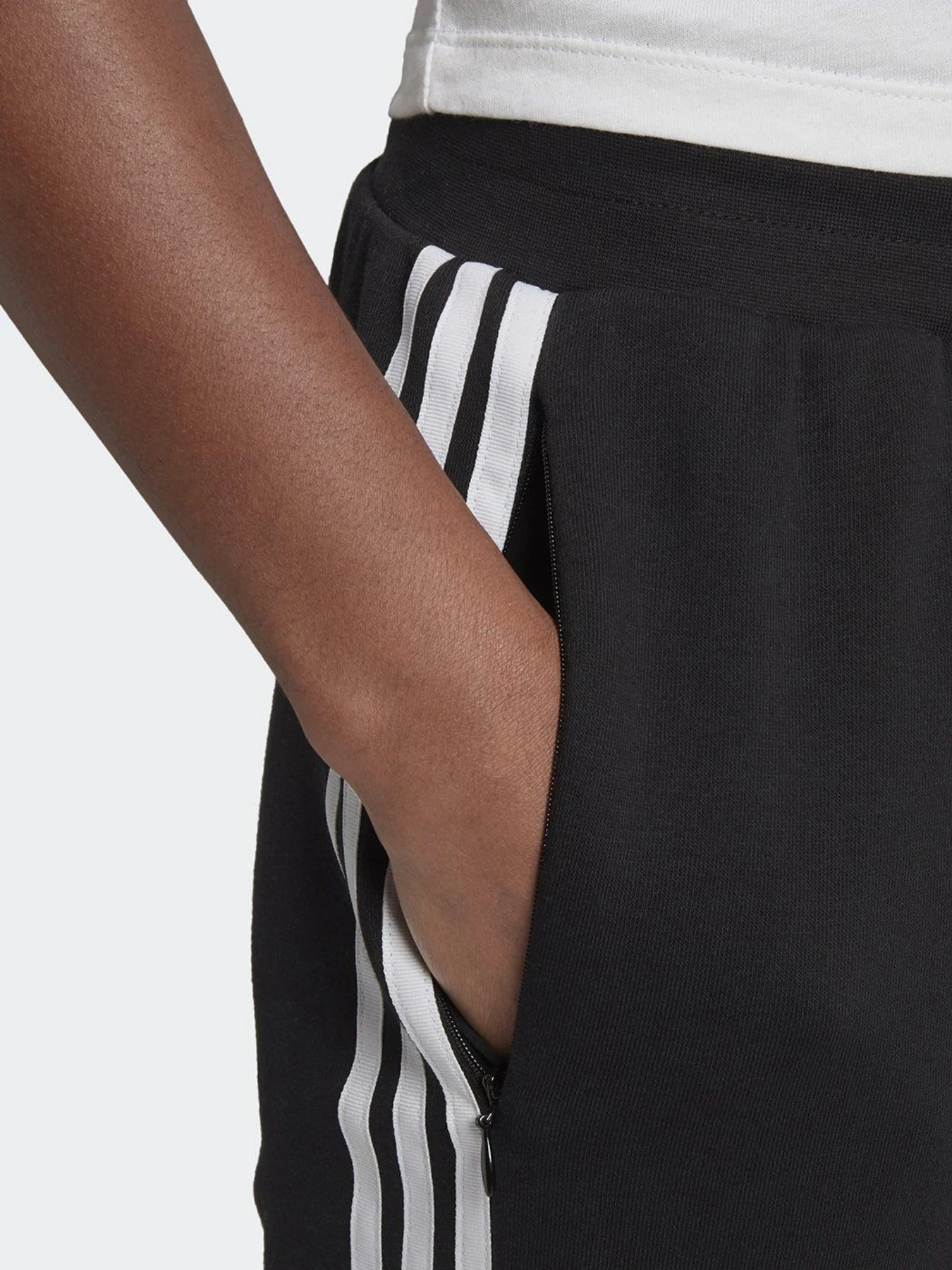 Брюки Adidas Slim Cuffed Originals модель GD2255 Брюки Adidas Slim Cuffed Originals модель GD2255 Фото