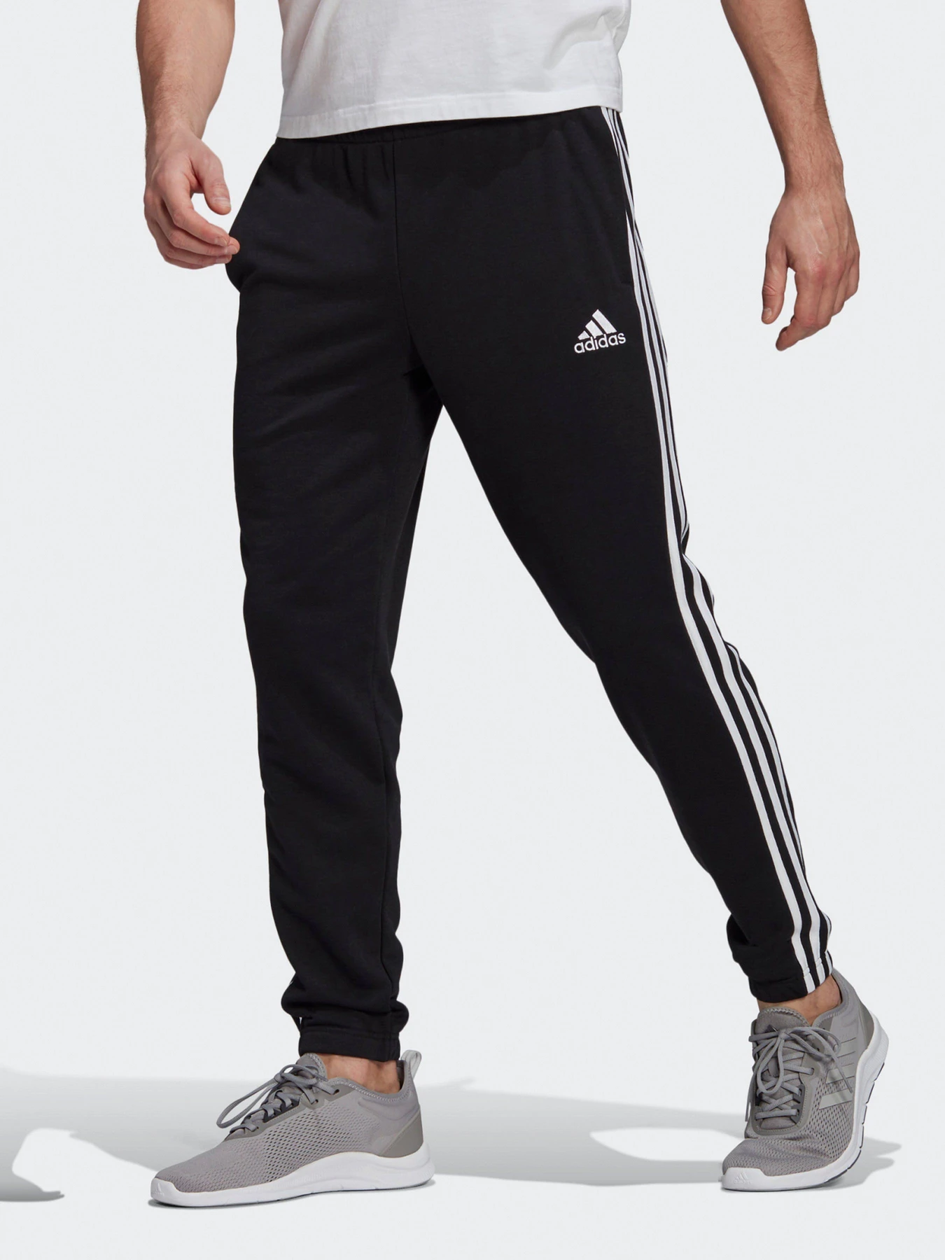 Брюки Adidas Essentials 3-Stripes модель GK8829 Брюки Adidas Essentials 3-Stripes модель GK8829 Фото