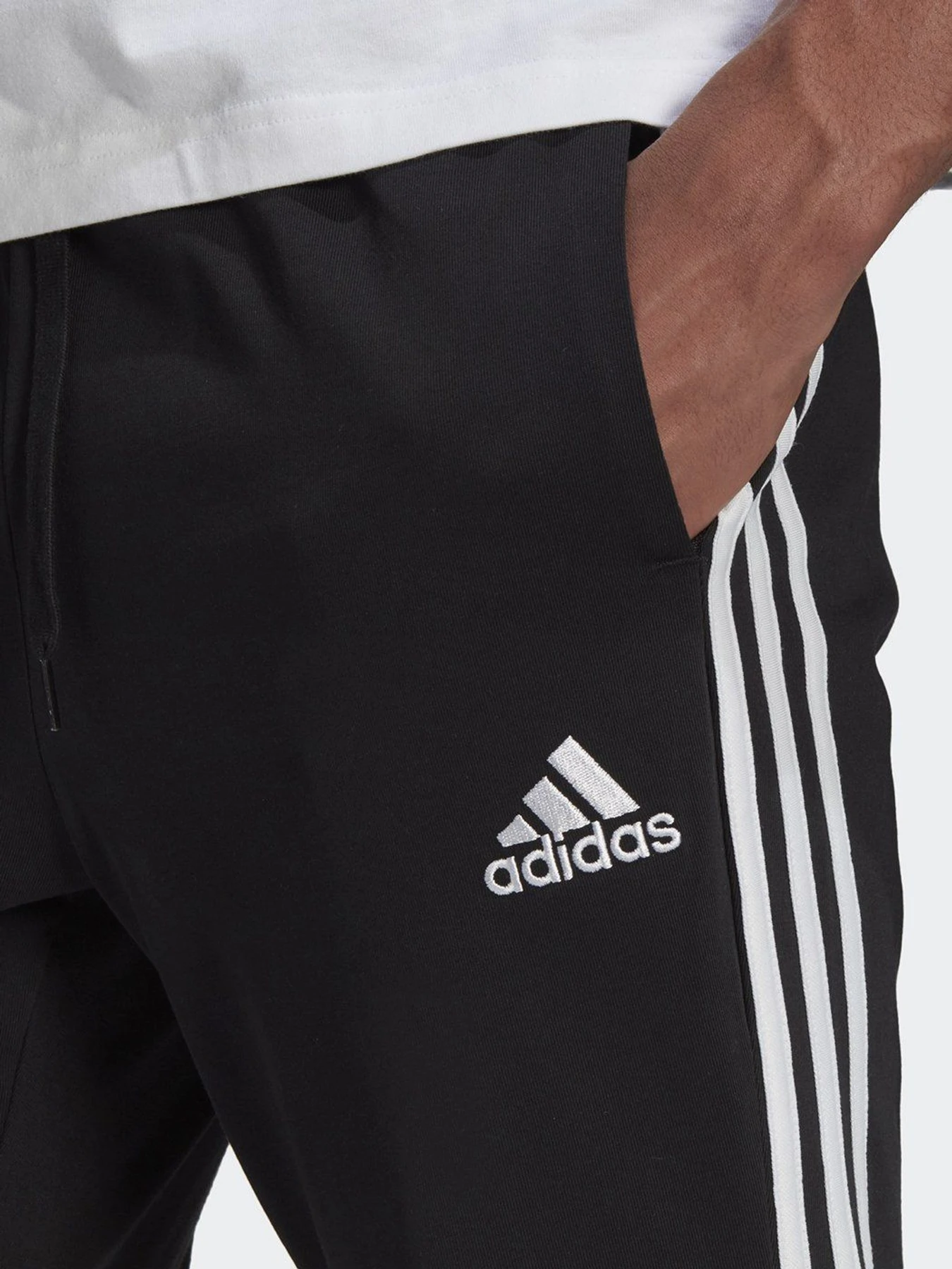 Брюки Adidas Essentials 3-Stripes модель GK8995 Брюки Adidas Essentials 3-Stripes модель GK8995 Фото