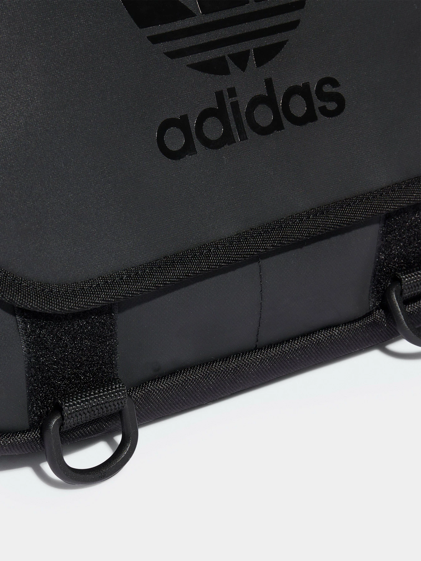 Сумки Adidas Adicolor Archive Messenger Small модель HD7187 Сумки Adidas Adicolor Archive Messenger Small модель HD7187 Фото
