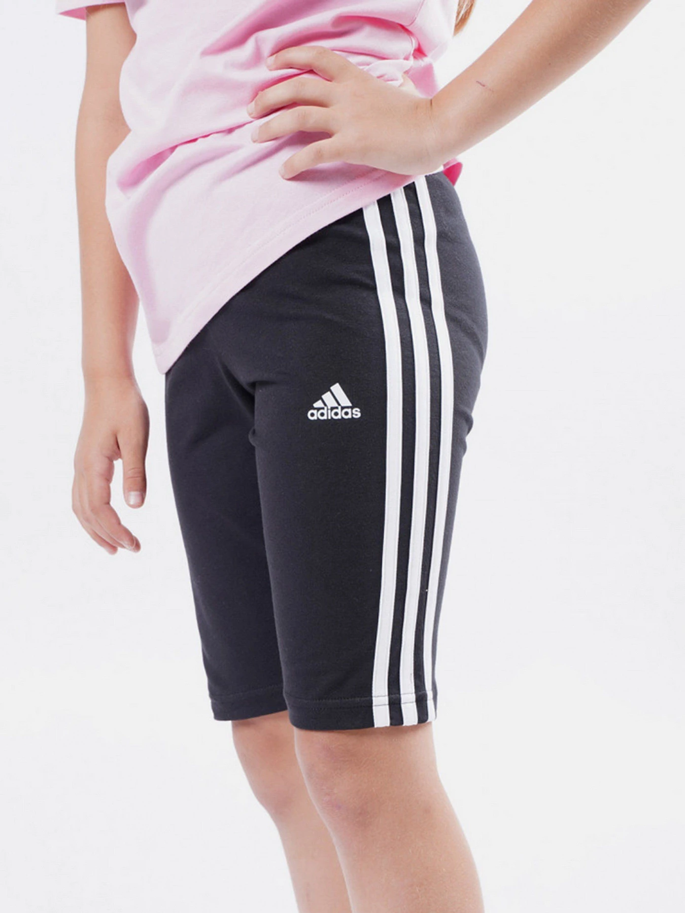 Шорты Adidas Essentials 3-Stripes модель GN4090 Шорты Adidas Essentials 3-Stripes модель GN4090 Фото