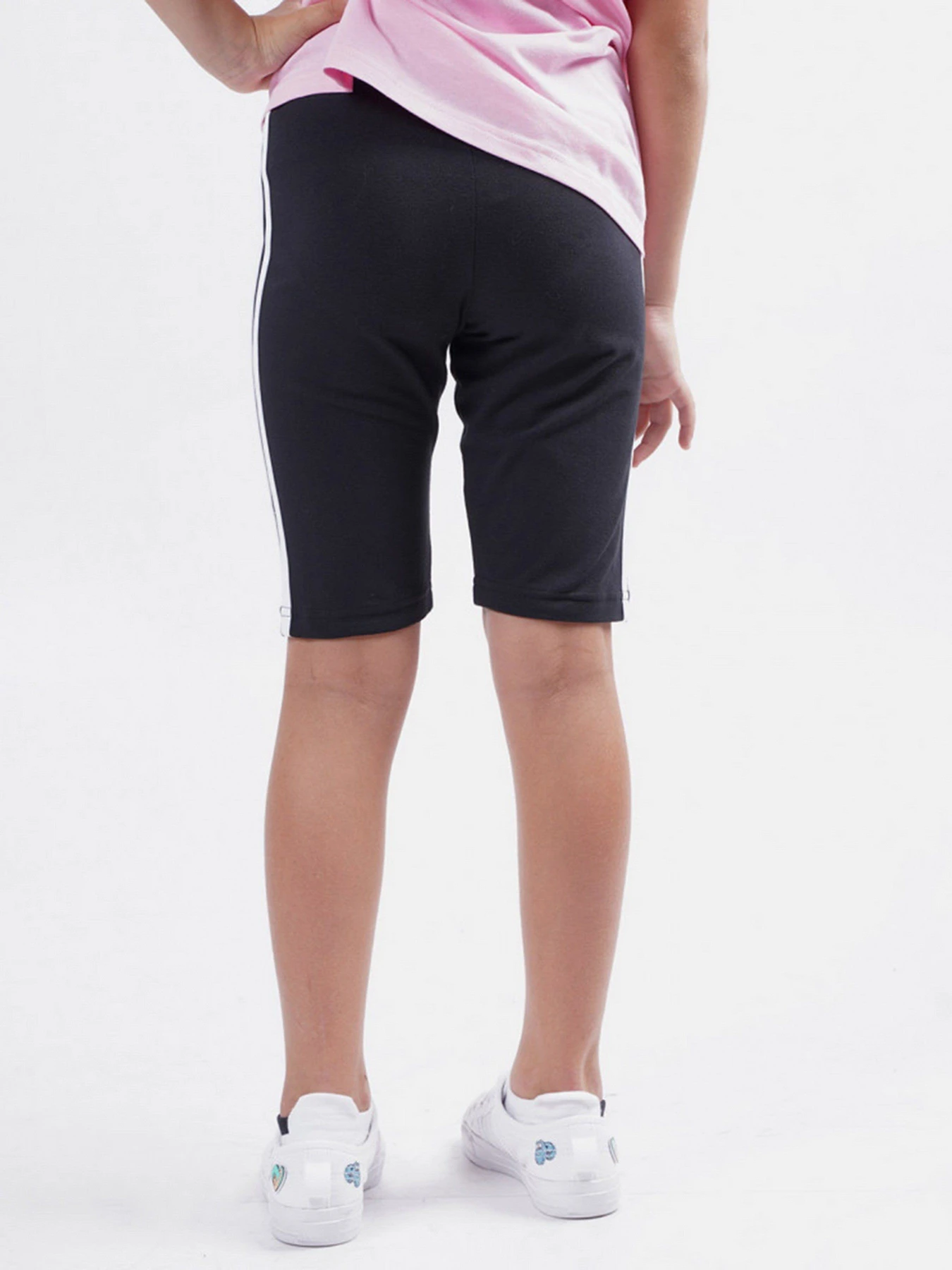 Шорты Adidas Essentials 3-Stripes модель GN4090 Шорты Adidas Essentials 3-Stripes модель GN4090 Фото