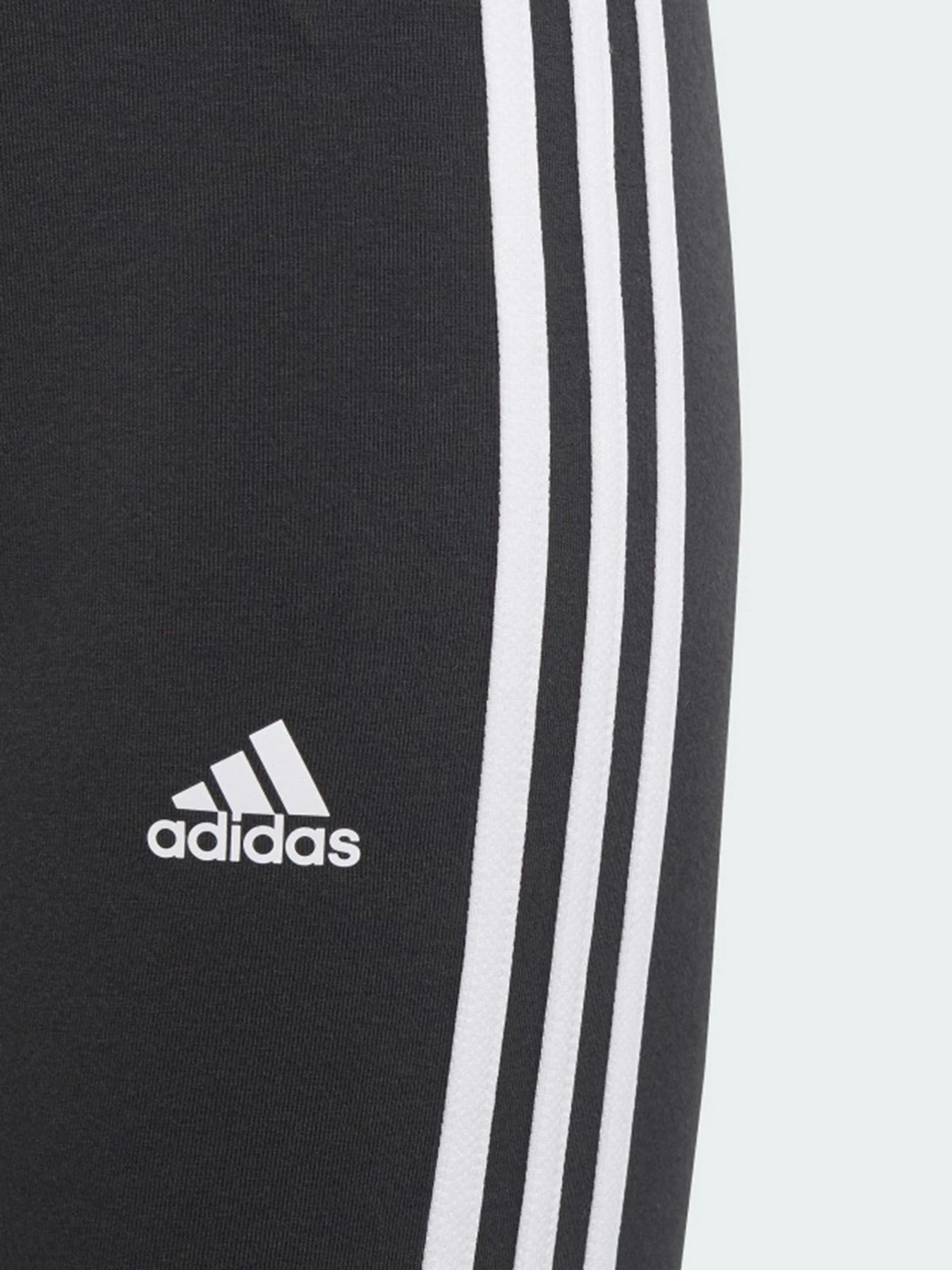 Шорты Adidas Essentials 3-Stripes модель GN4090 Шорты Adidas Essentials 3-Stripes модель GN4090 Фото