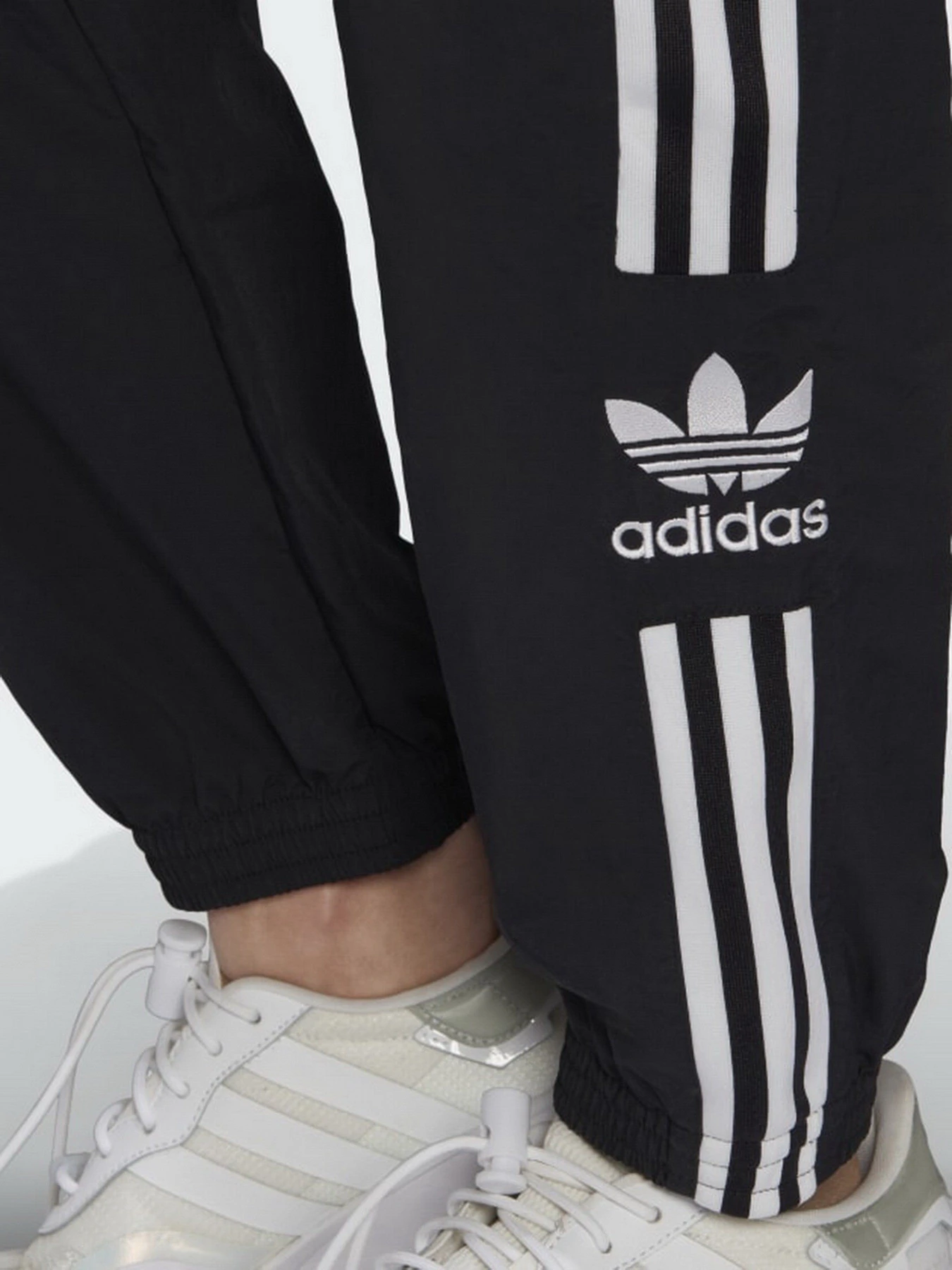 Брюки Adidas Adicolor Classics Lock-Up модель H20547 Брюки Adidas Adicolor Classics Lock-Up модель H20547 Фото