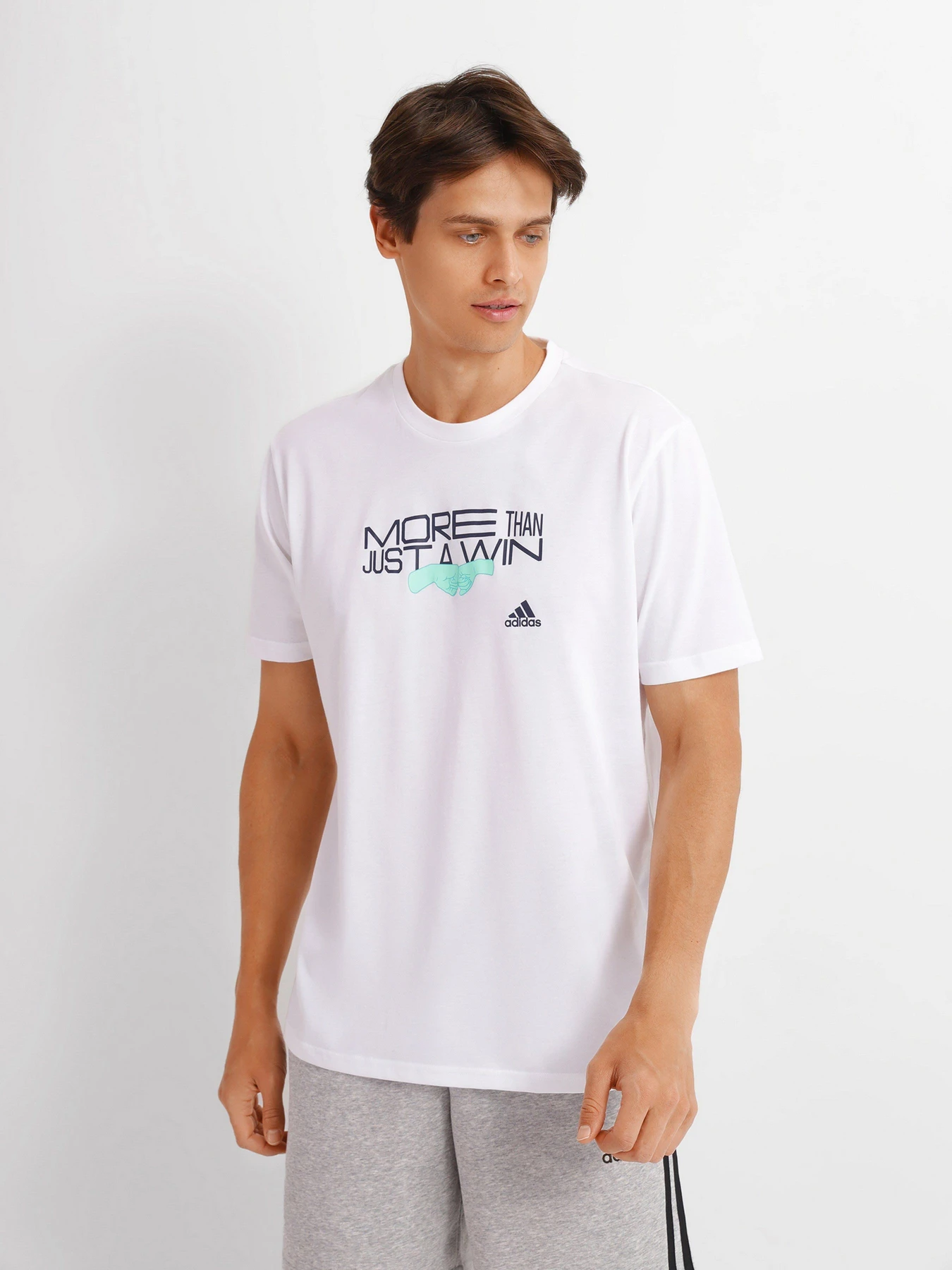 Футболки і поло Adidas Aeroready Training Graphic модель HA4073 Футболки і поло Adidas Aeroready Training Graphic модель HA4073 Фото